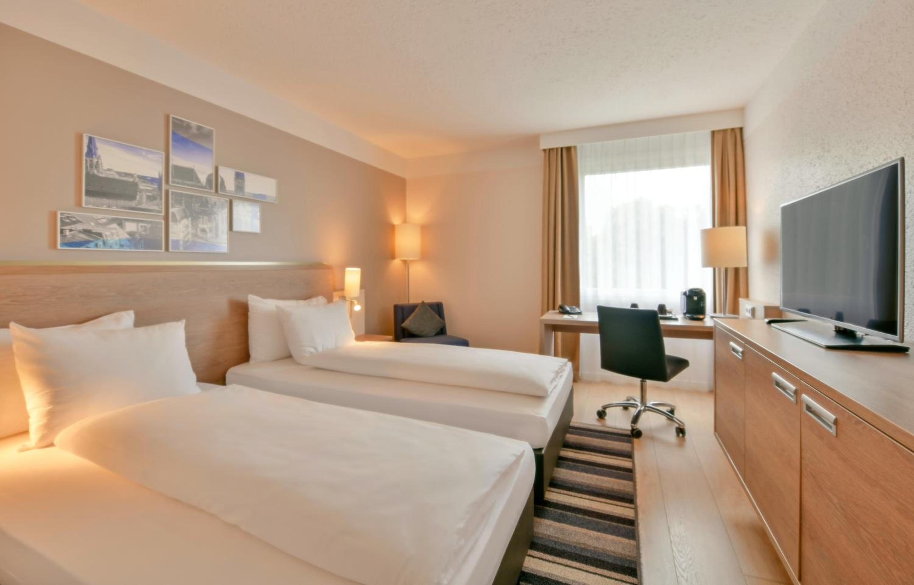 Standard Twin Room - Photo 8