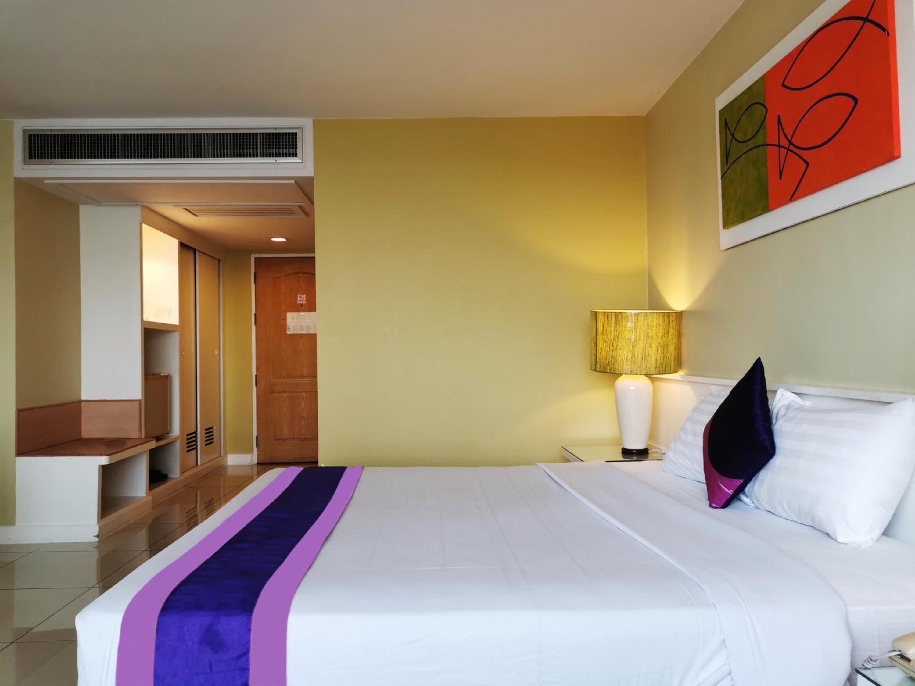 Superior Double or Twin Room with City View photo 2