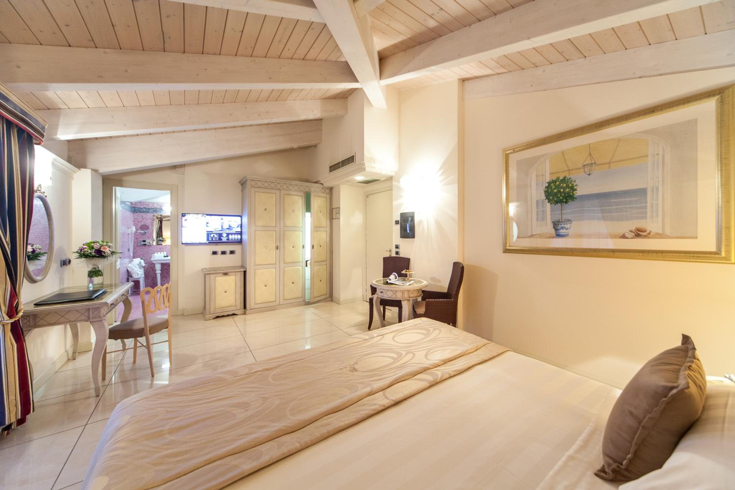 Deluxe Double or Twin Room with Sea View - Photo 2