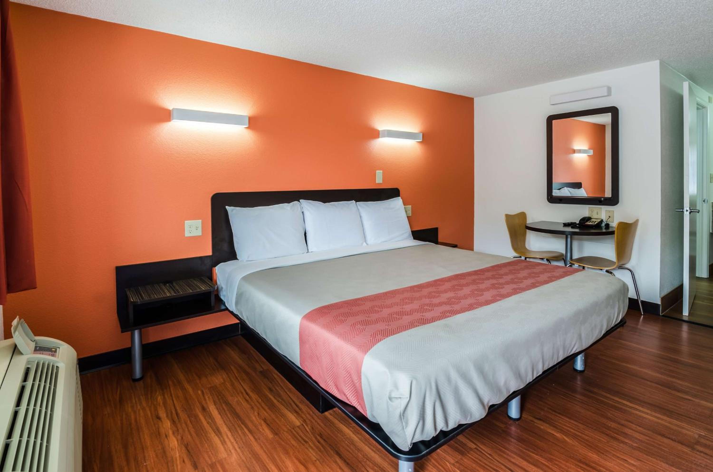 King Room with Roll-in Shower - Disability Access - Non-Smoking