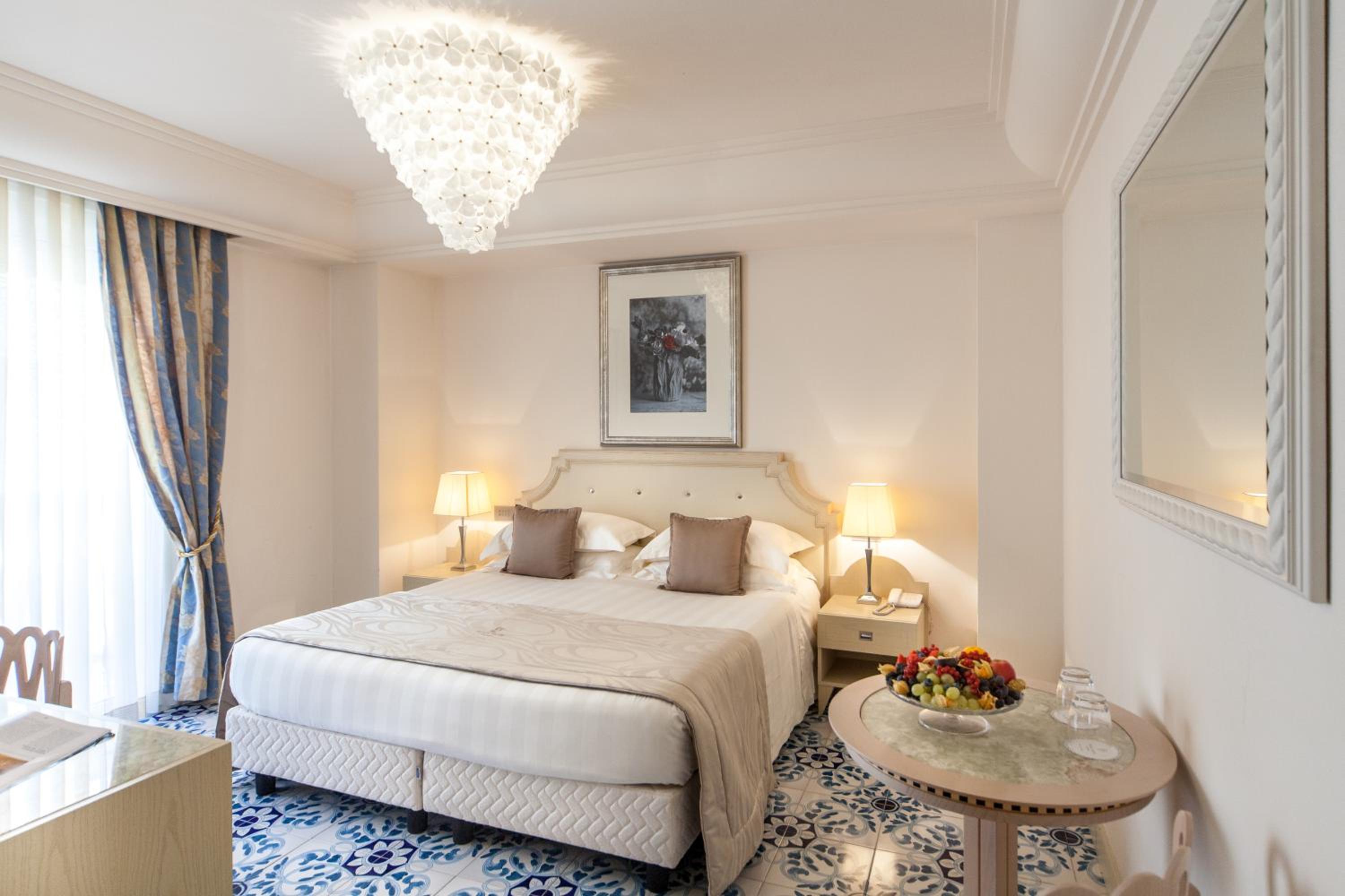 Deluxe Double or Twin Room with Sea View - Photo 1