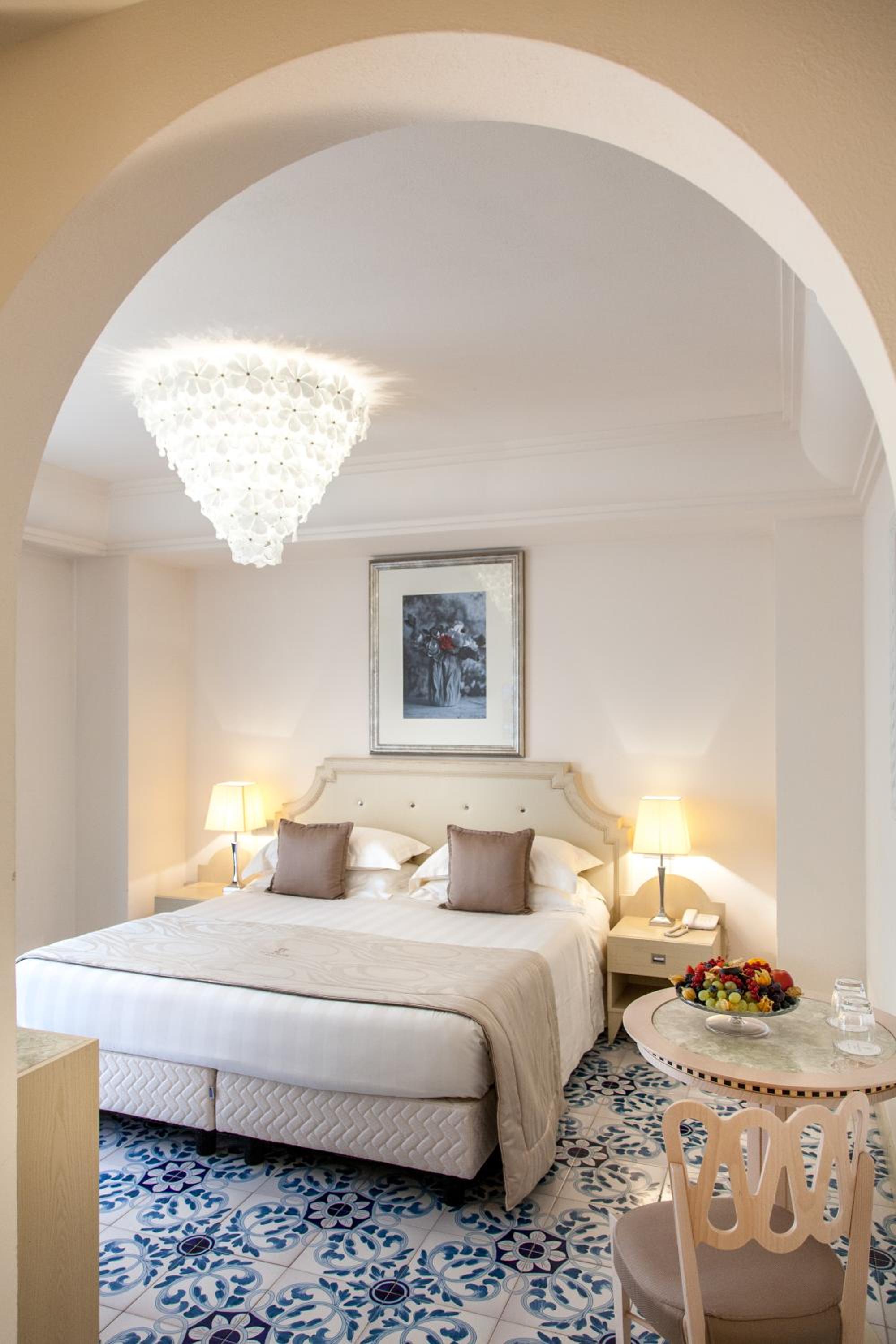 Classic Double or Twin Room with Sea View - Photo 2