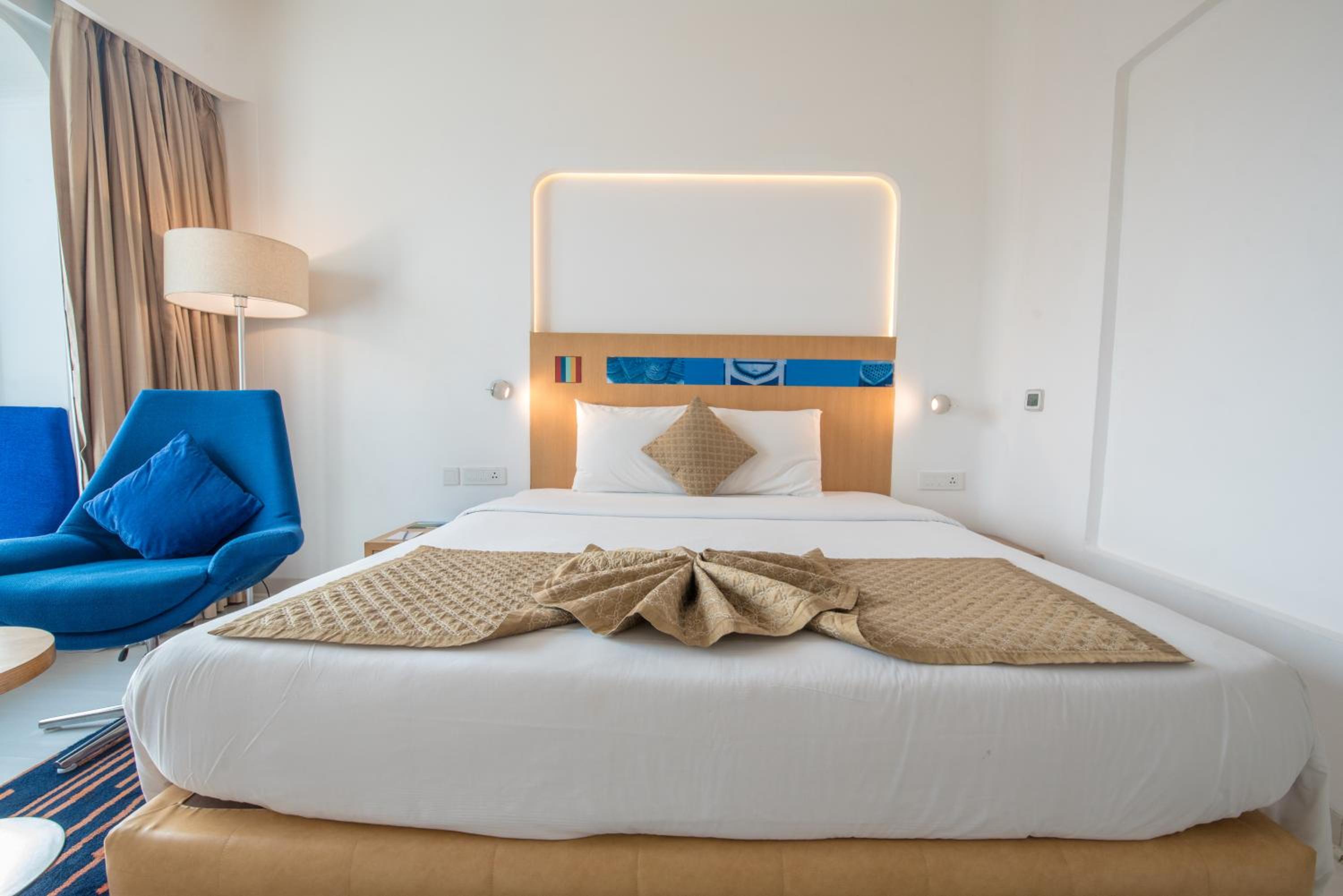 Standard Double or Twin Room thumbnail 6