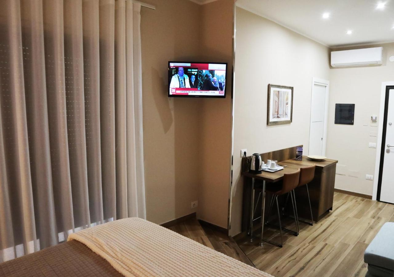 Deluxe Triple Room - Photo 9