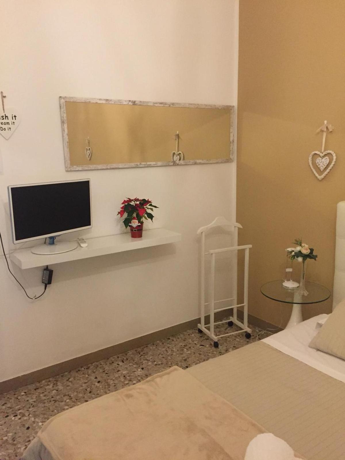 Triple Room with Private Bathroom - Photo 6