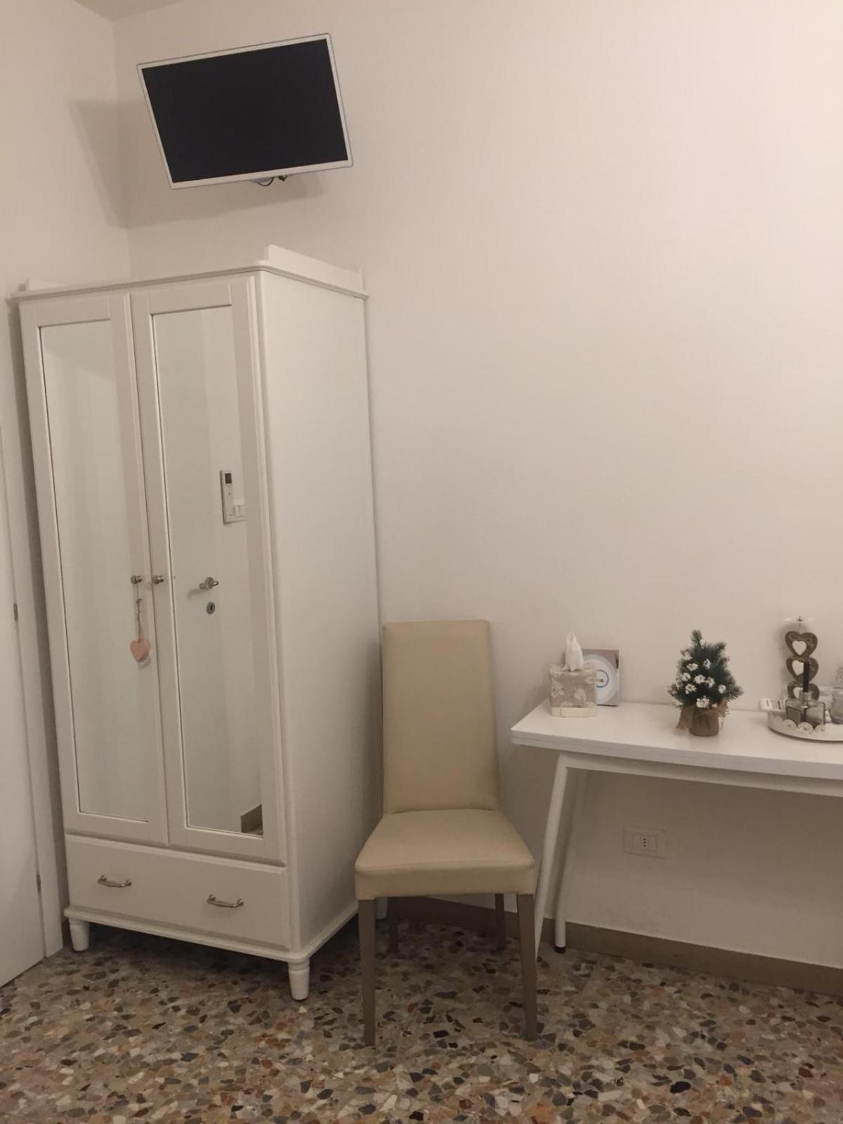 Triple Room with Private Bathroom - Photo 7