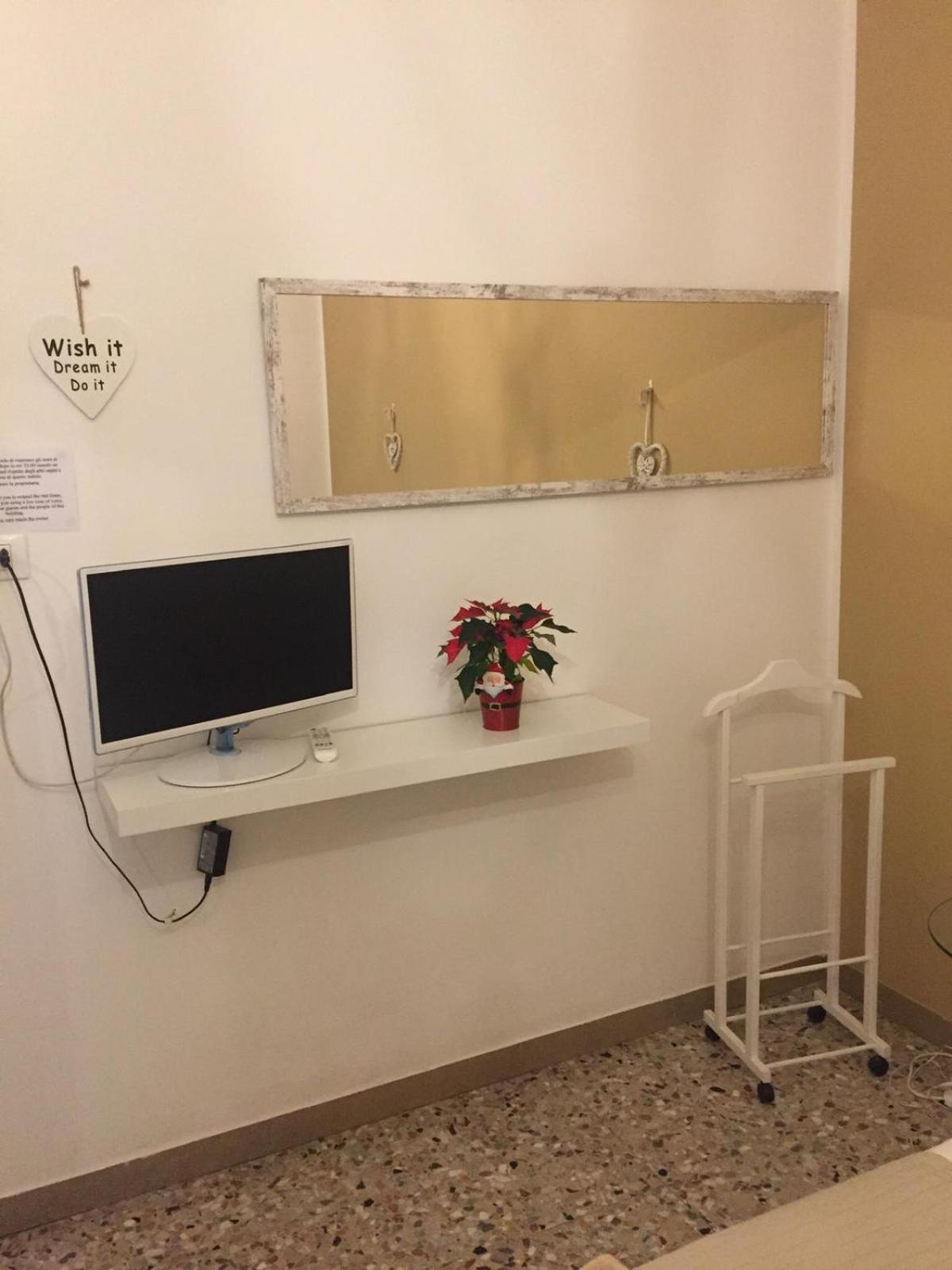 Triple Room with Private Bathroom - Photo 8