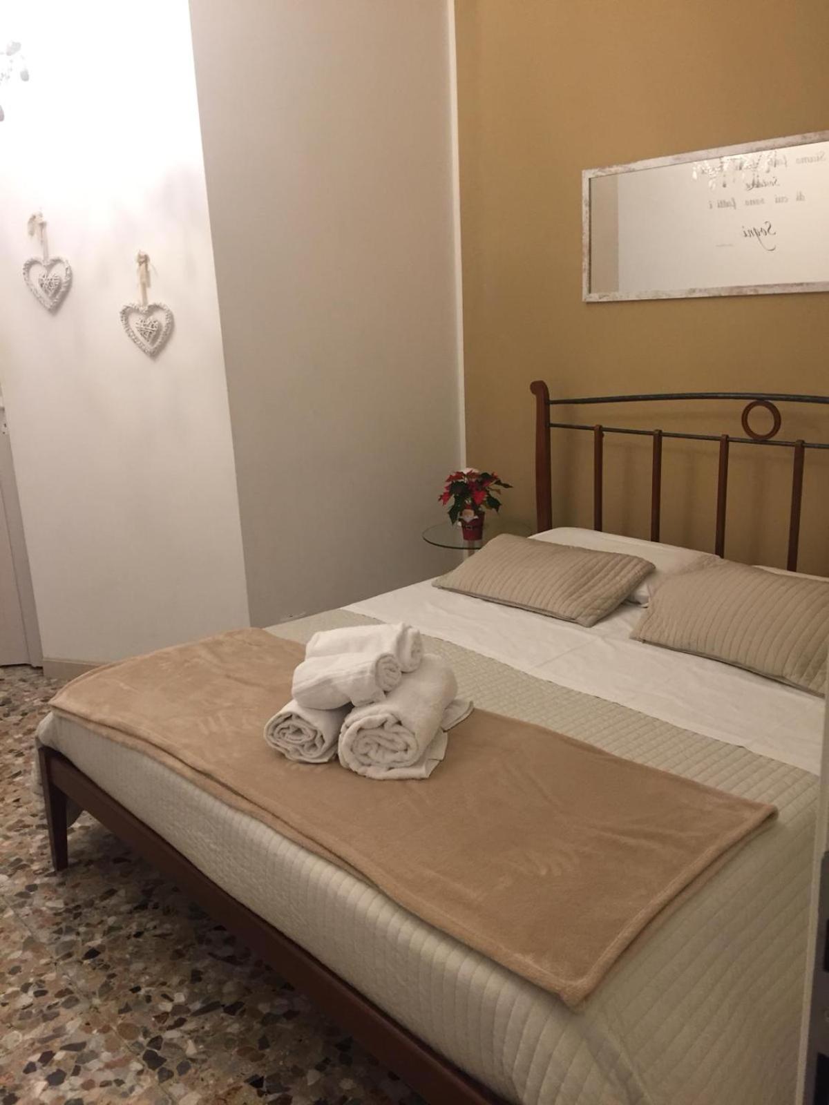 Double Room with Private Bathroom - Photo 8