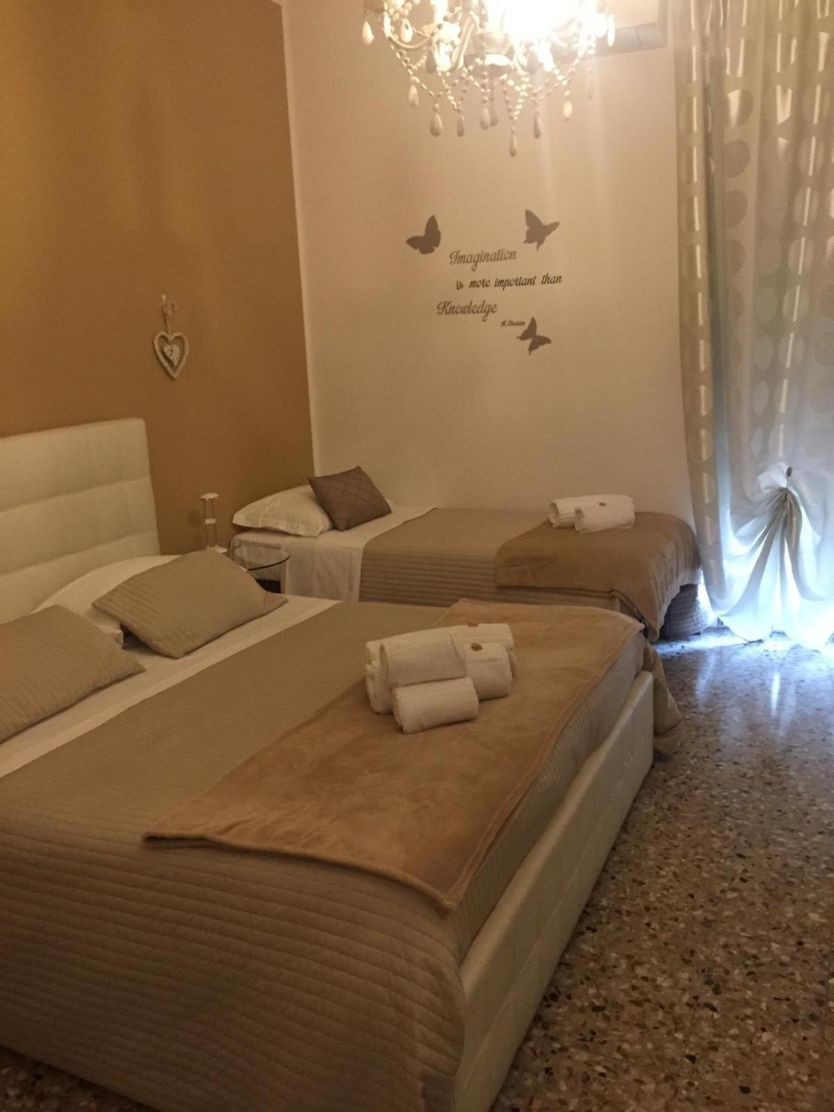 Triple Room with Private Bathroom - Photo 11