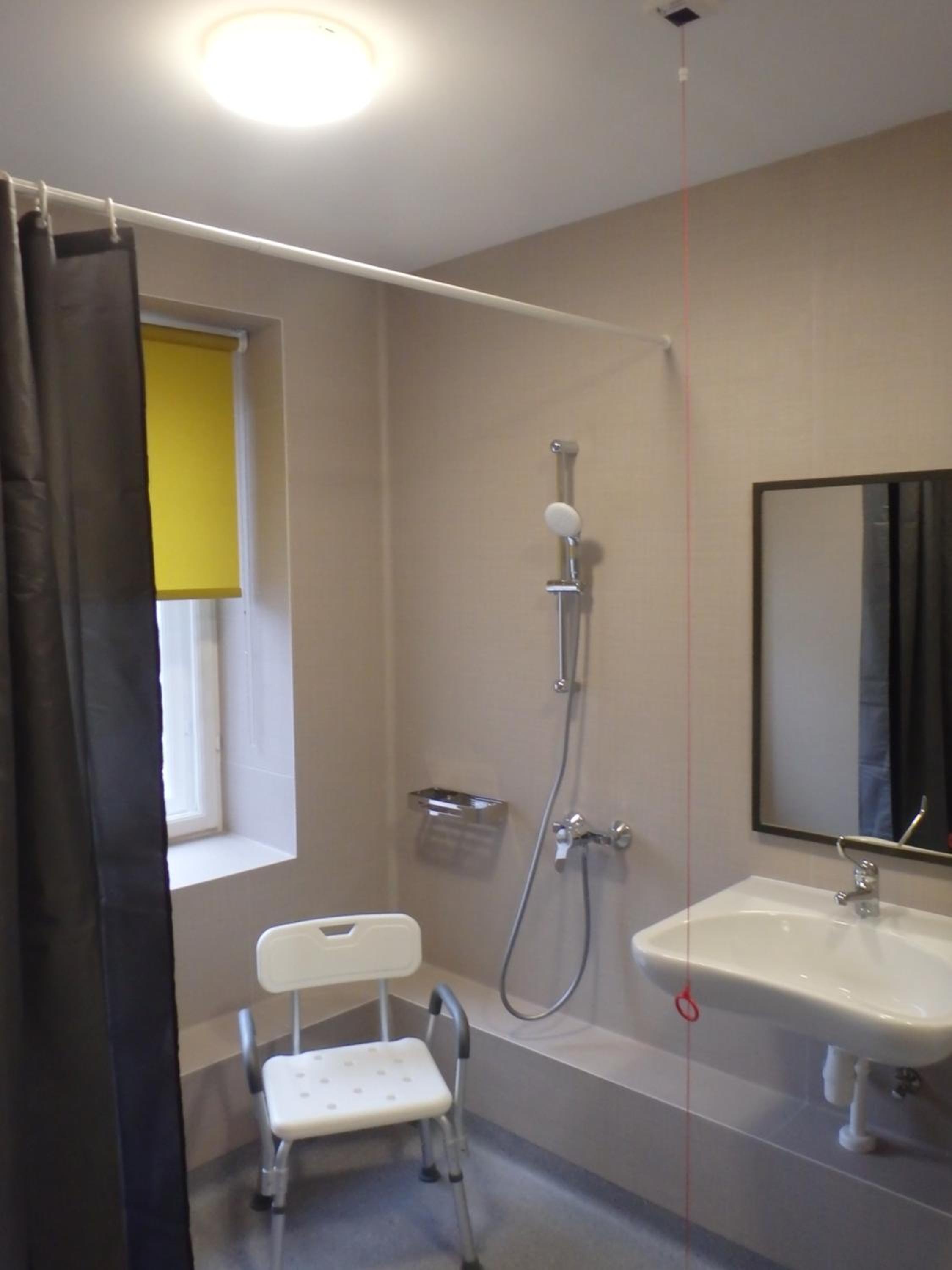 Twin Room - Disability Access photo 3