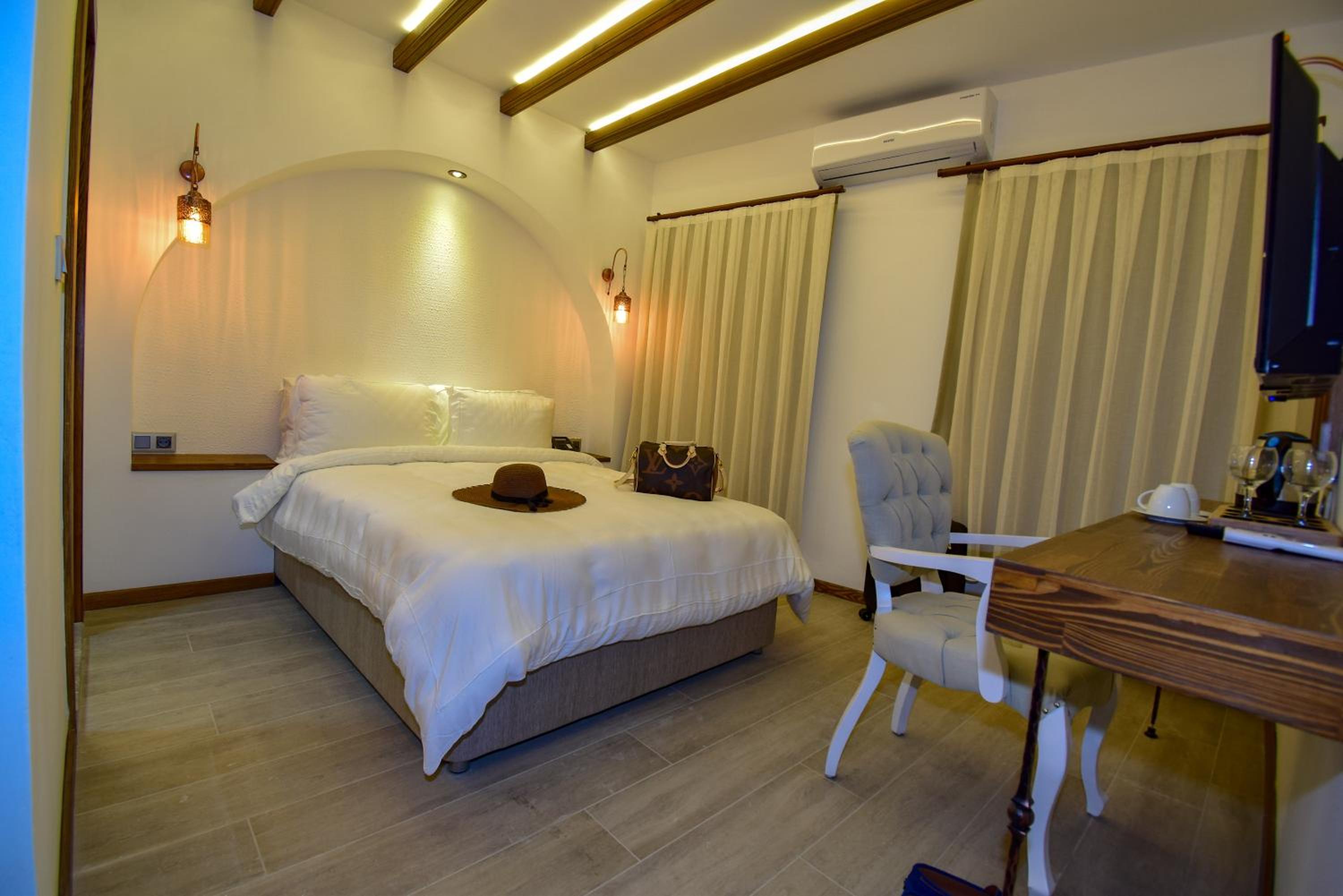 Standard Double Room - Photo 1