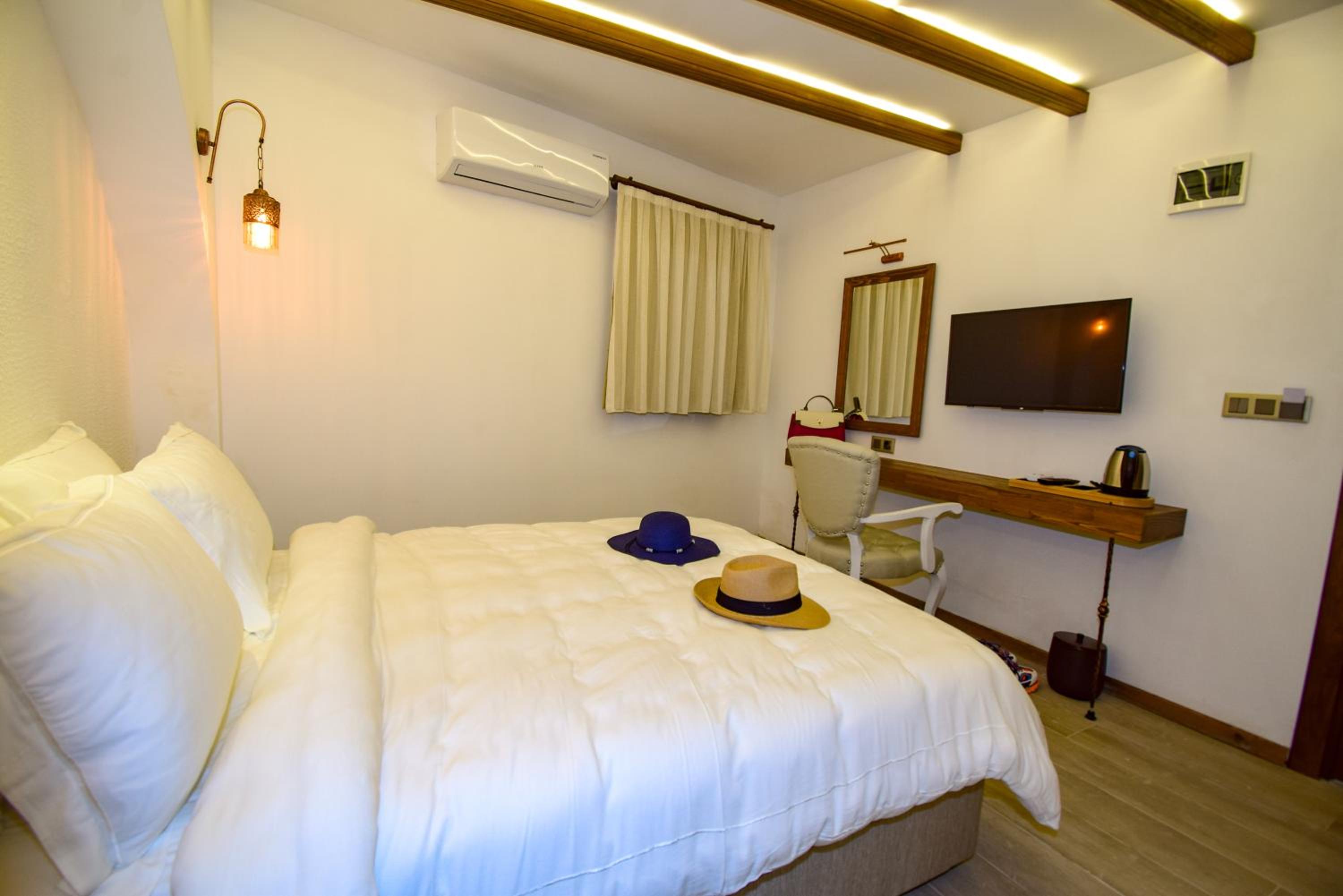 Standard Double Room - Photo 2