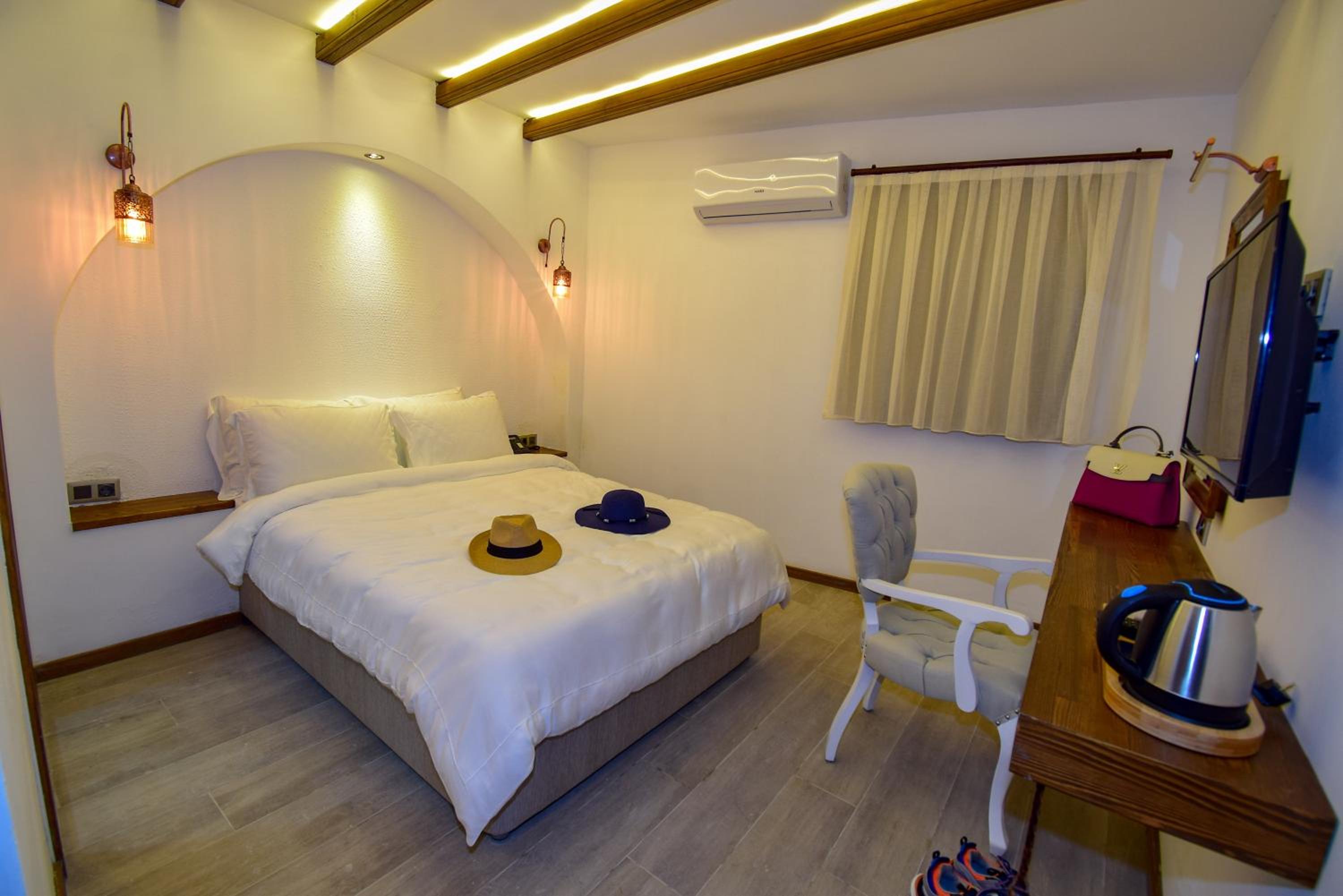 Standard Double Room - Photo 3