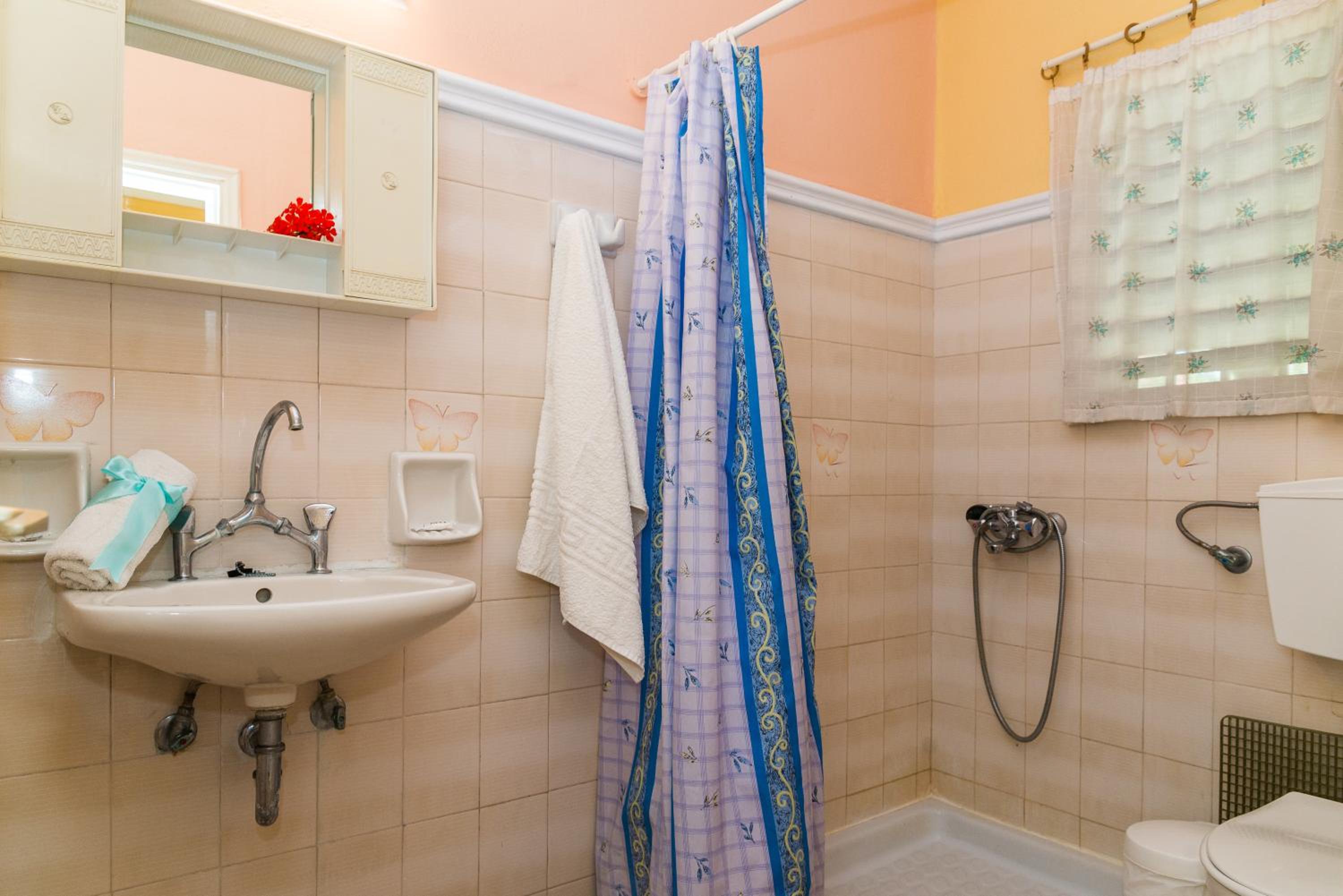 Standard Double Room - Photo 24