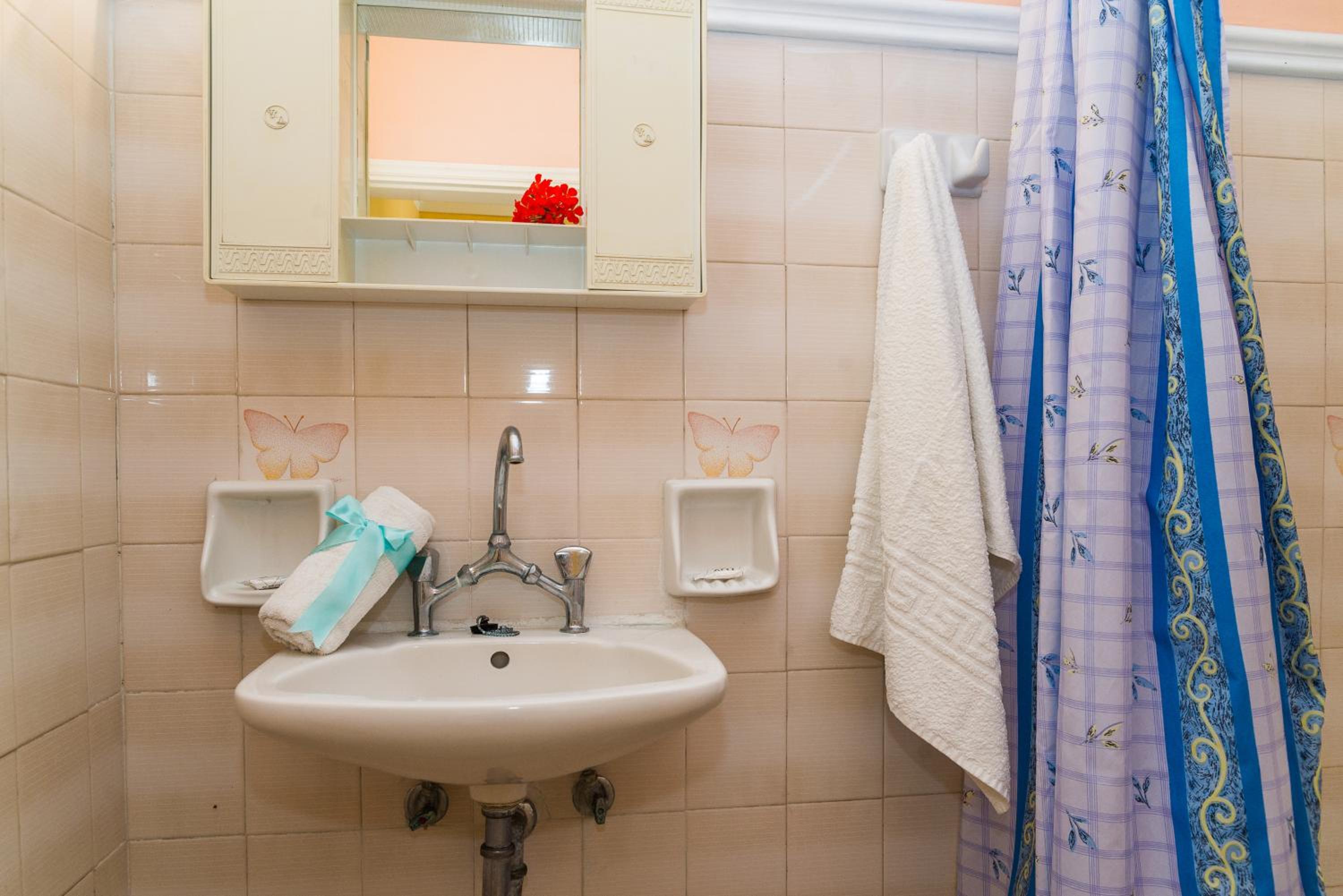 Standard Double Room - Photo 8