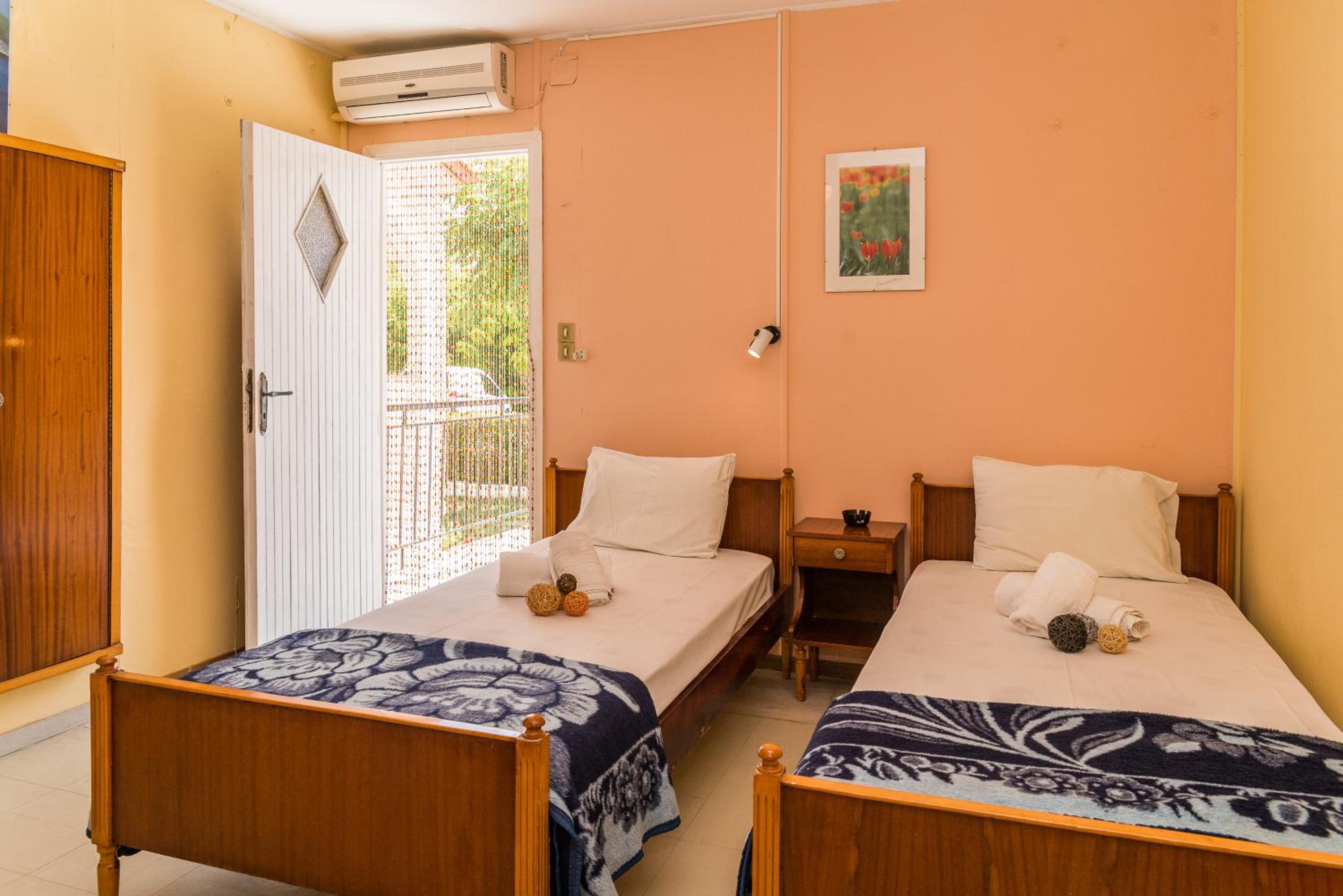 Standard Double Room - Photo 17