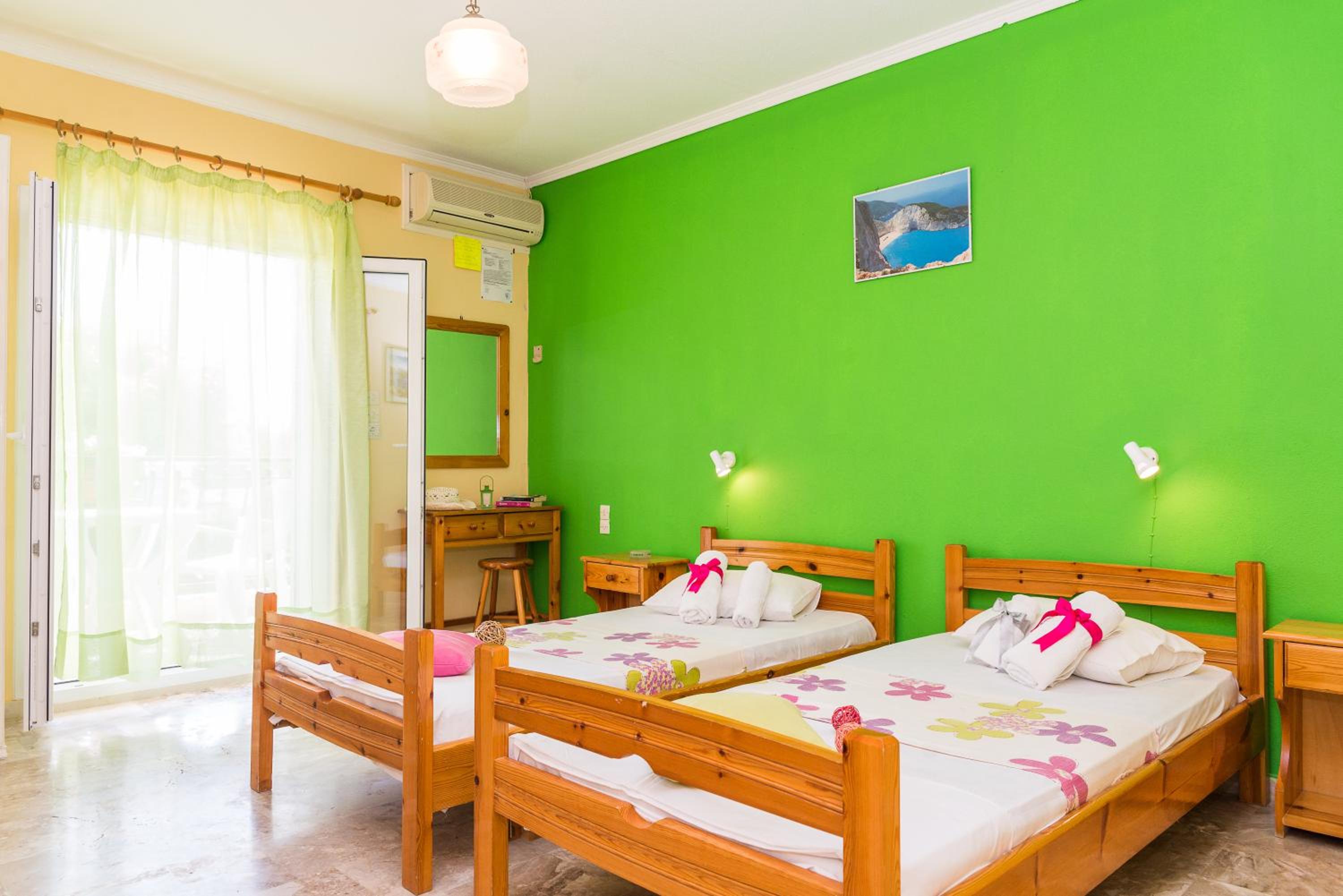 Standard Double Room - Photo 12