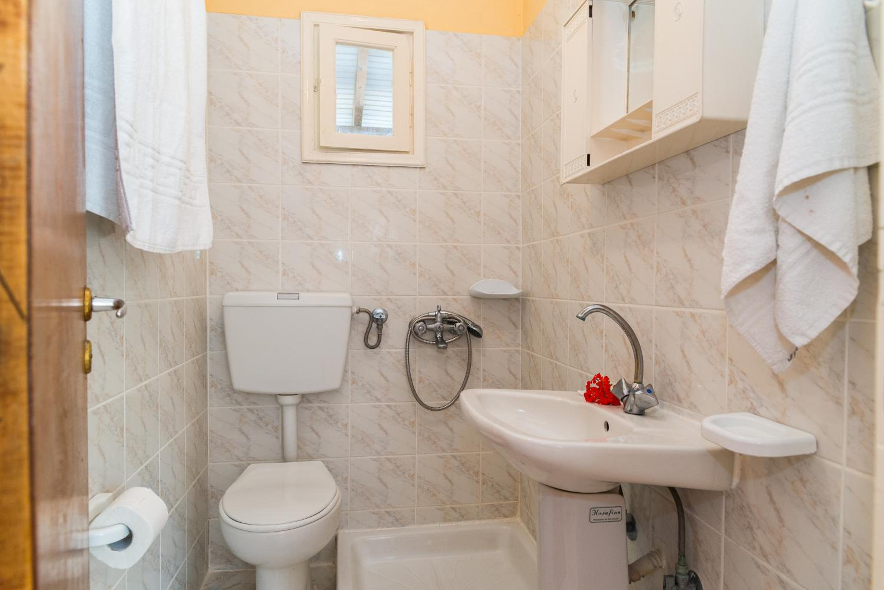 Standard Double Room - Photo 16