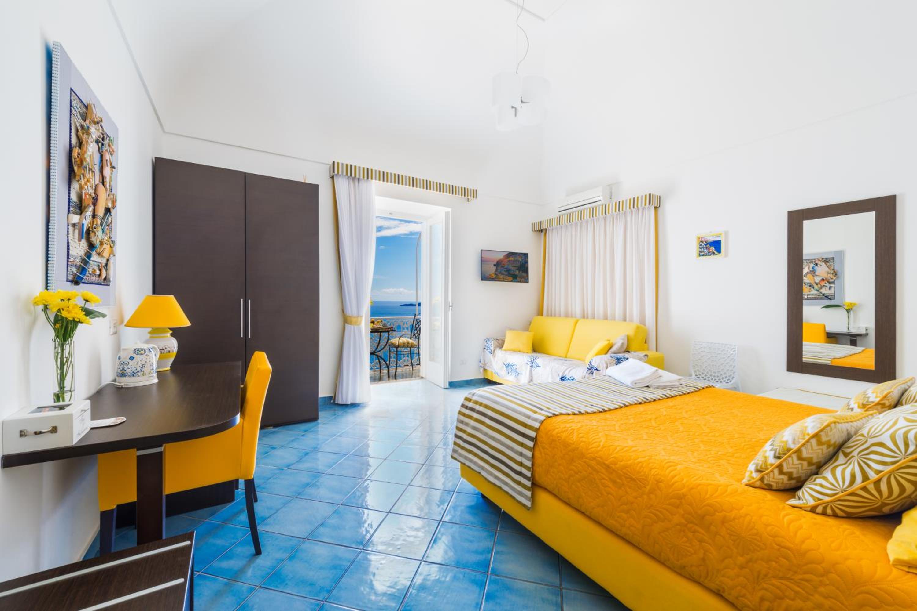 Deluxe Double Room with Balcony and Sea View photo 1
