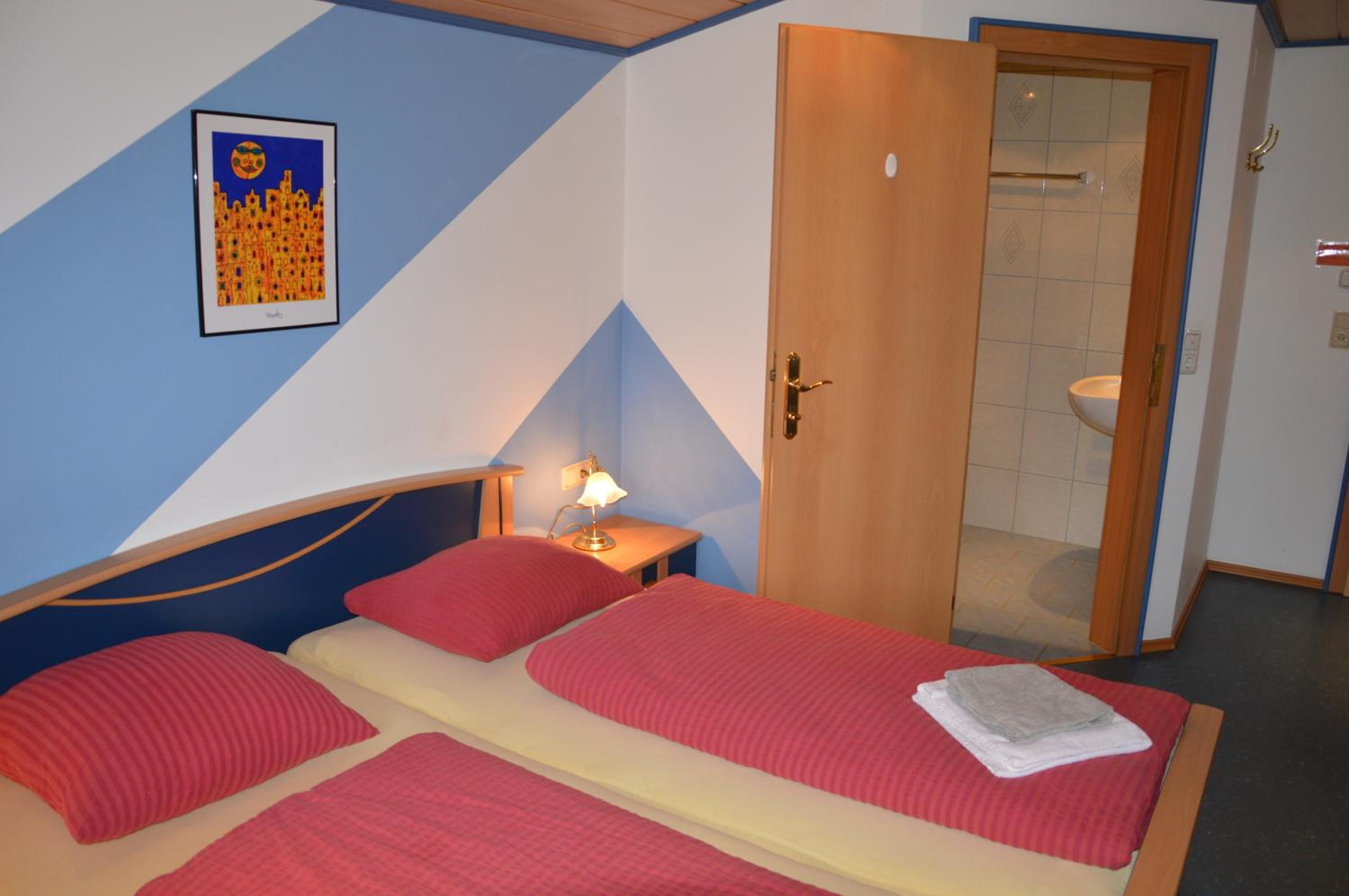 Double Room with Balcony - Photo 4