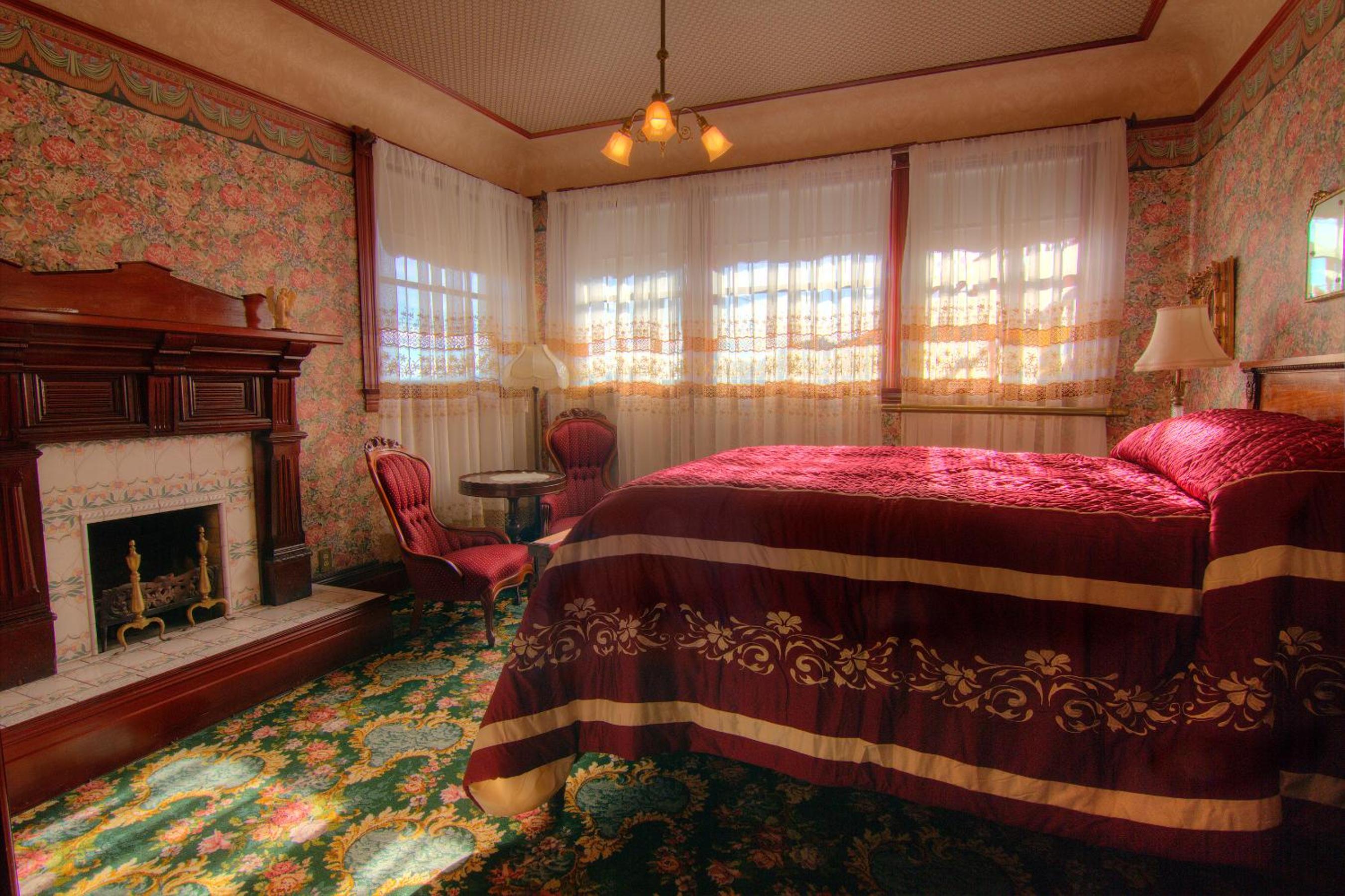 Queen Suite photo 1