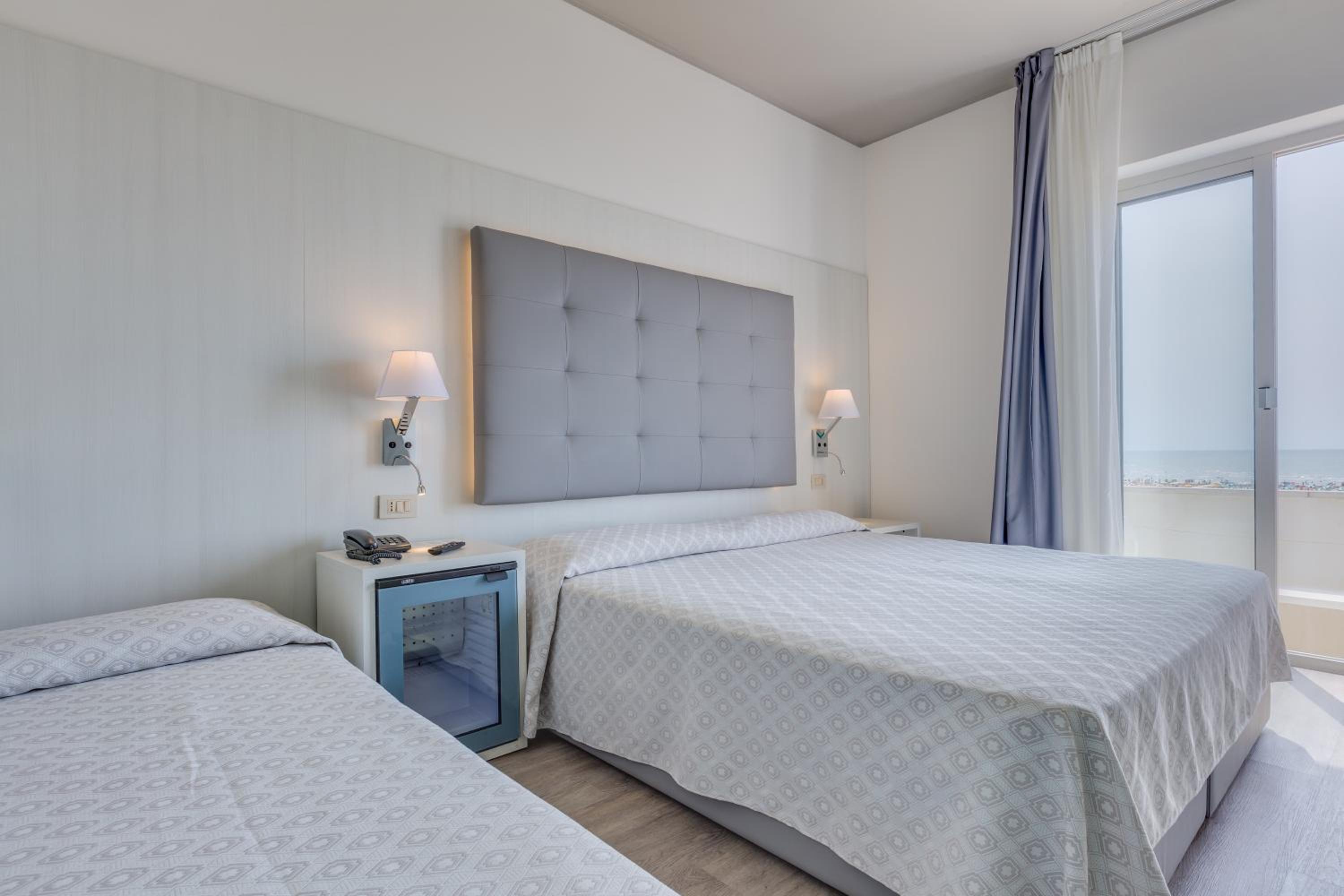 Family Room with Sea View (2 Adults + 1 Child)   - Photo 1