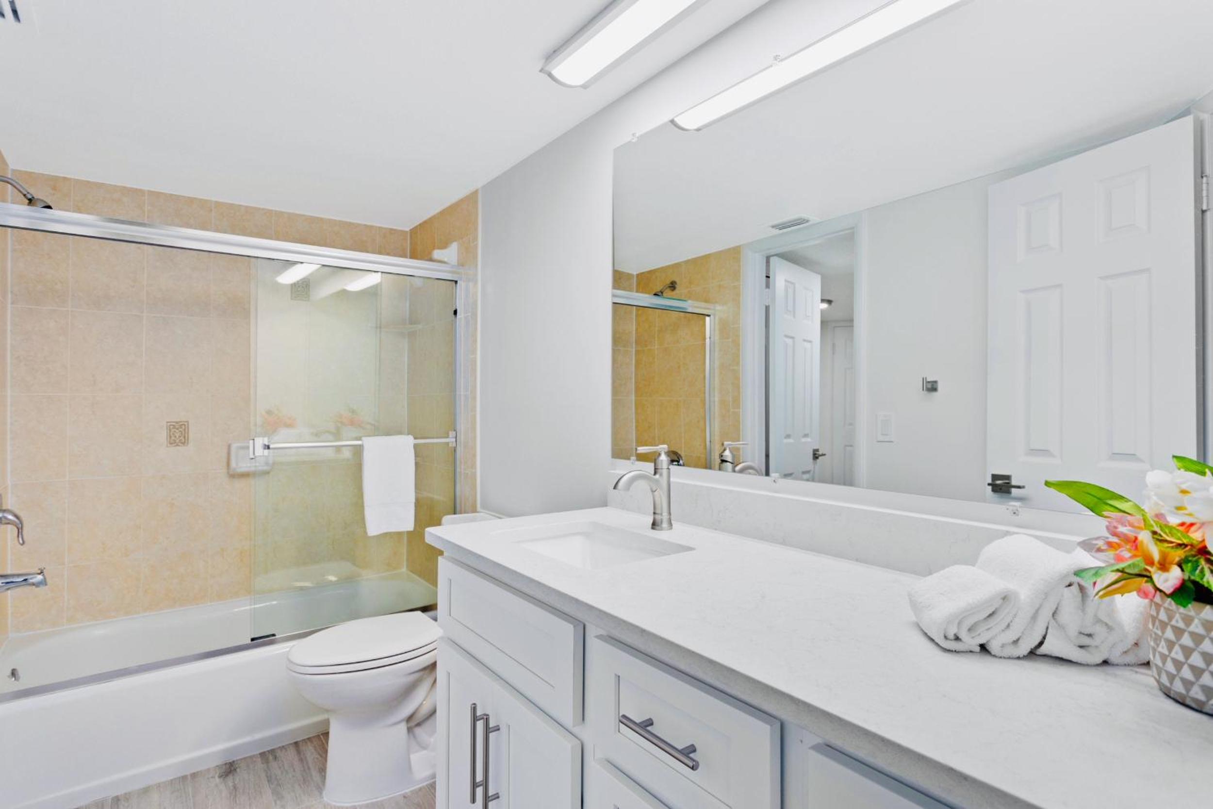 Deluxe Two-Bedroom Apartment - Oceanfront - Unit #222 photo 2