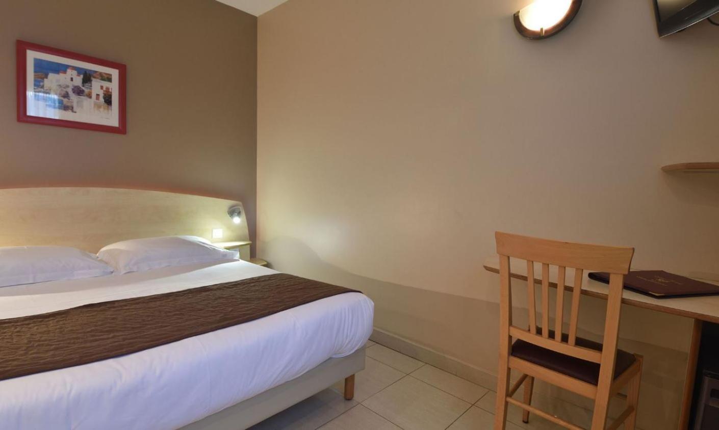Double Room with Street View