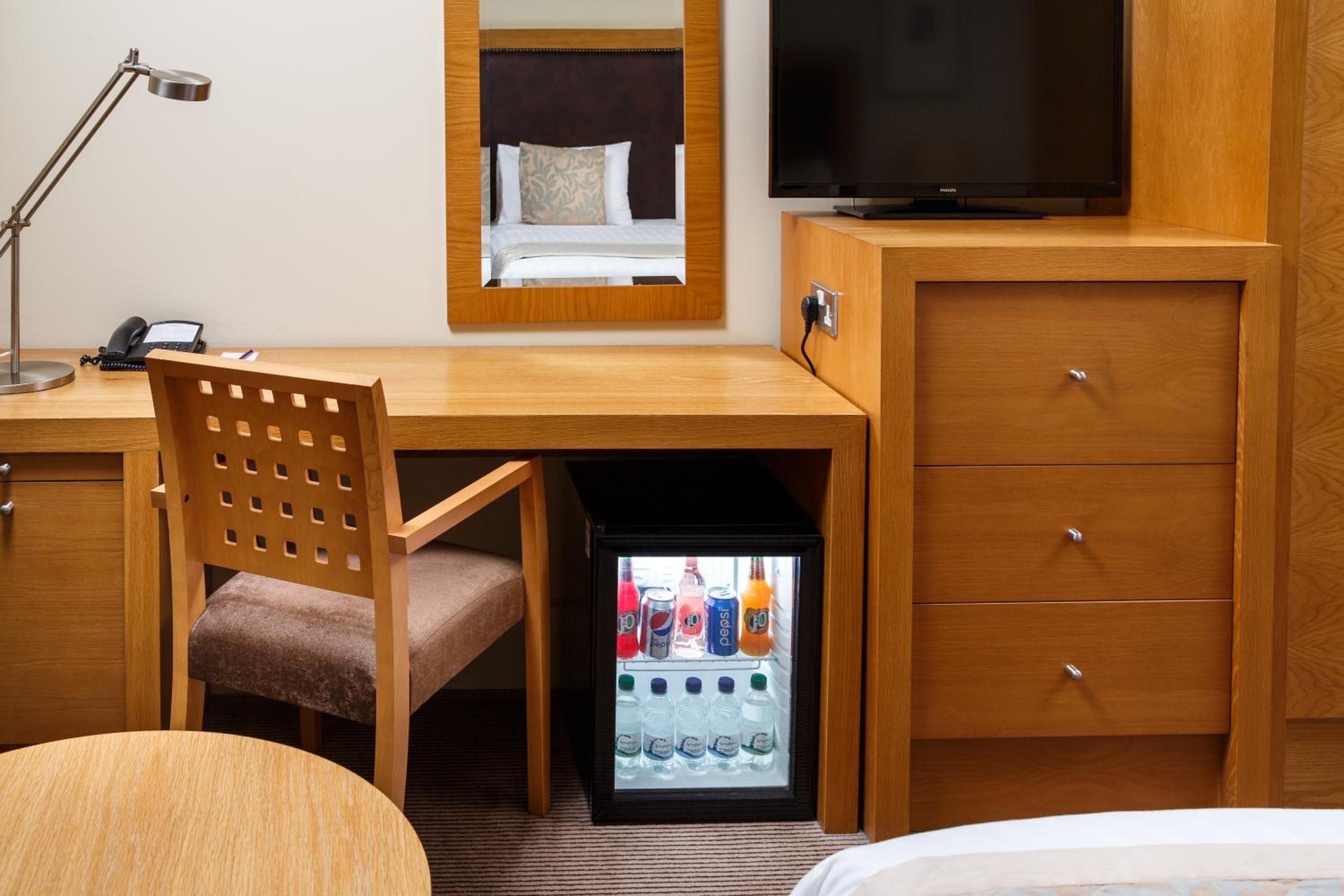 Deluxe King Room - Photo 8