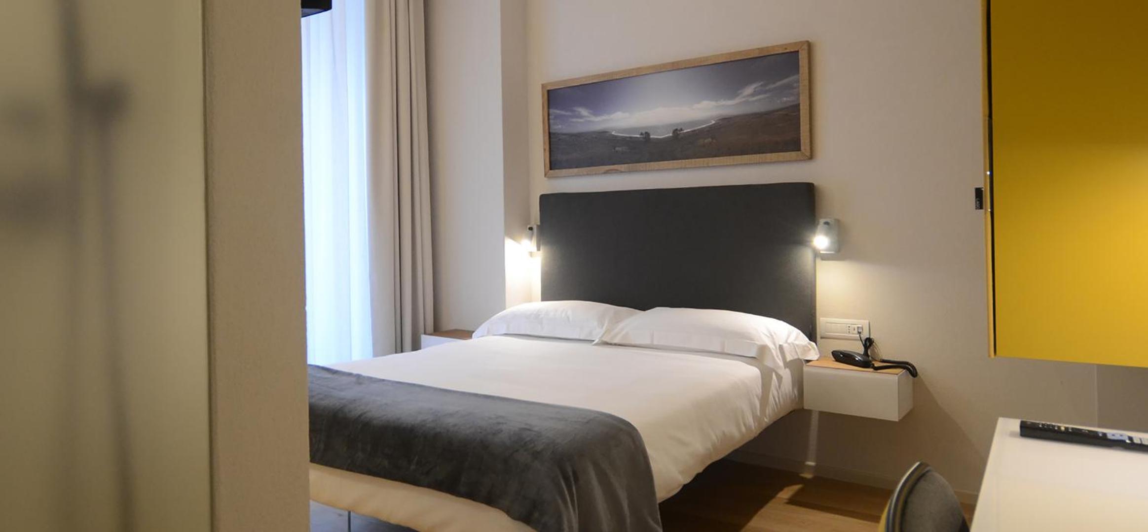 Superior Double Room with Balcony - Photo 4