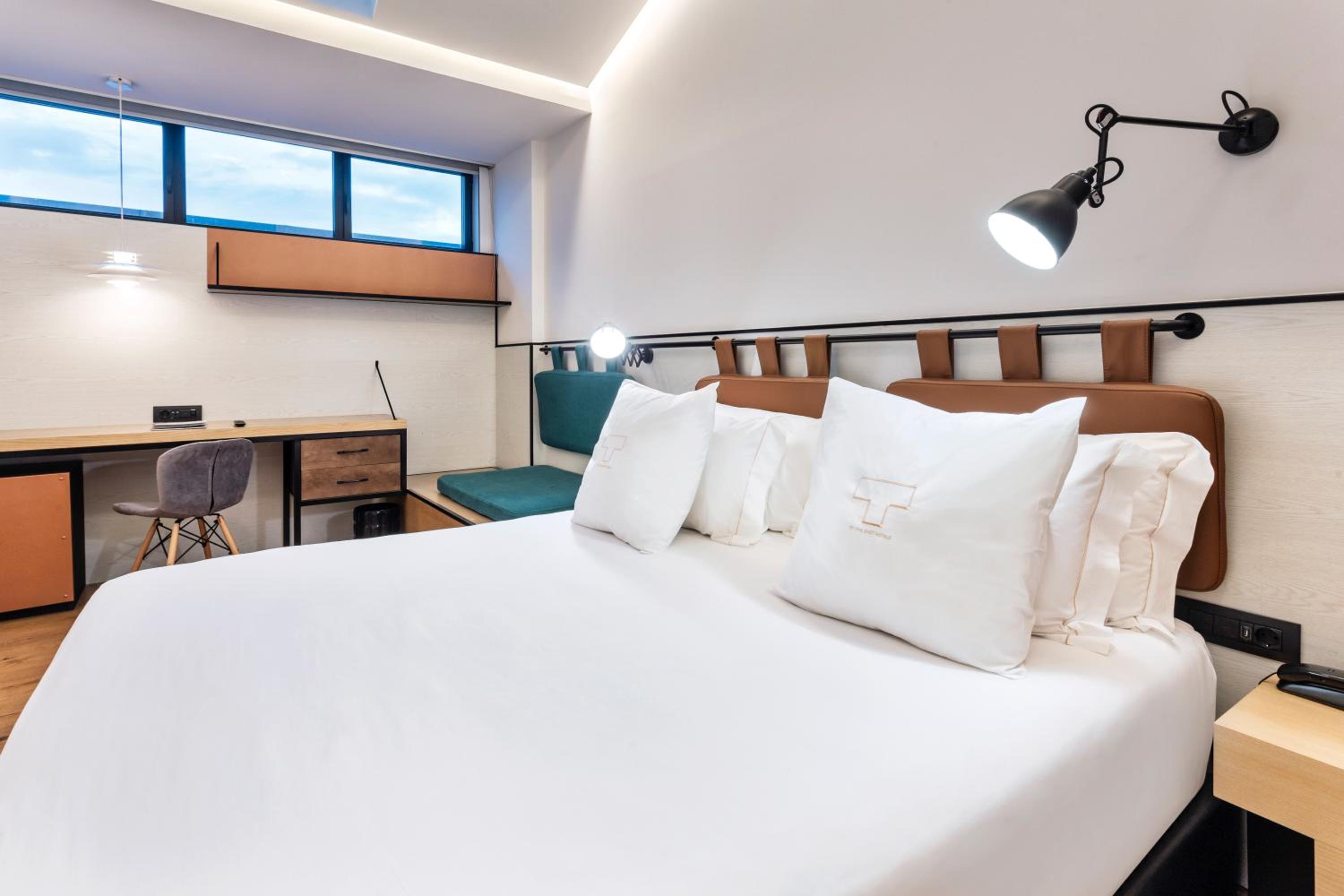 Standard Double or Twin Room photo 3