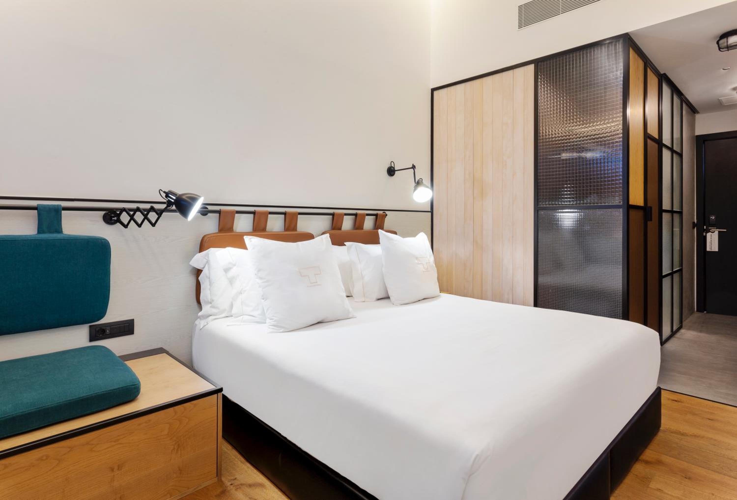 Standard Double or Twin Room photo 2