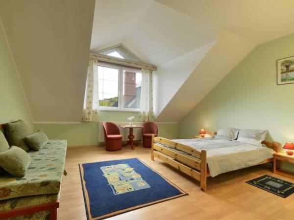 Quadruple Room with Private Bathroom photo 3