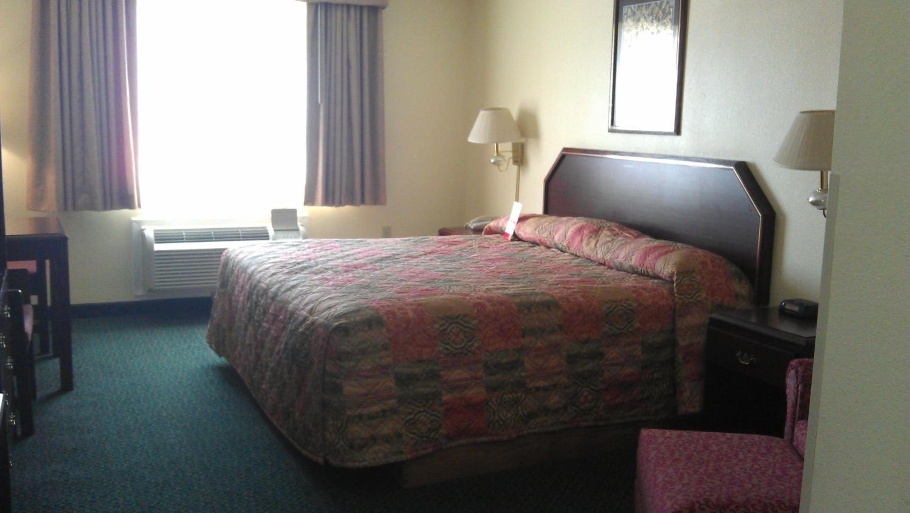King Room - Non-Smoking - Photo 4