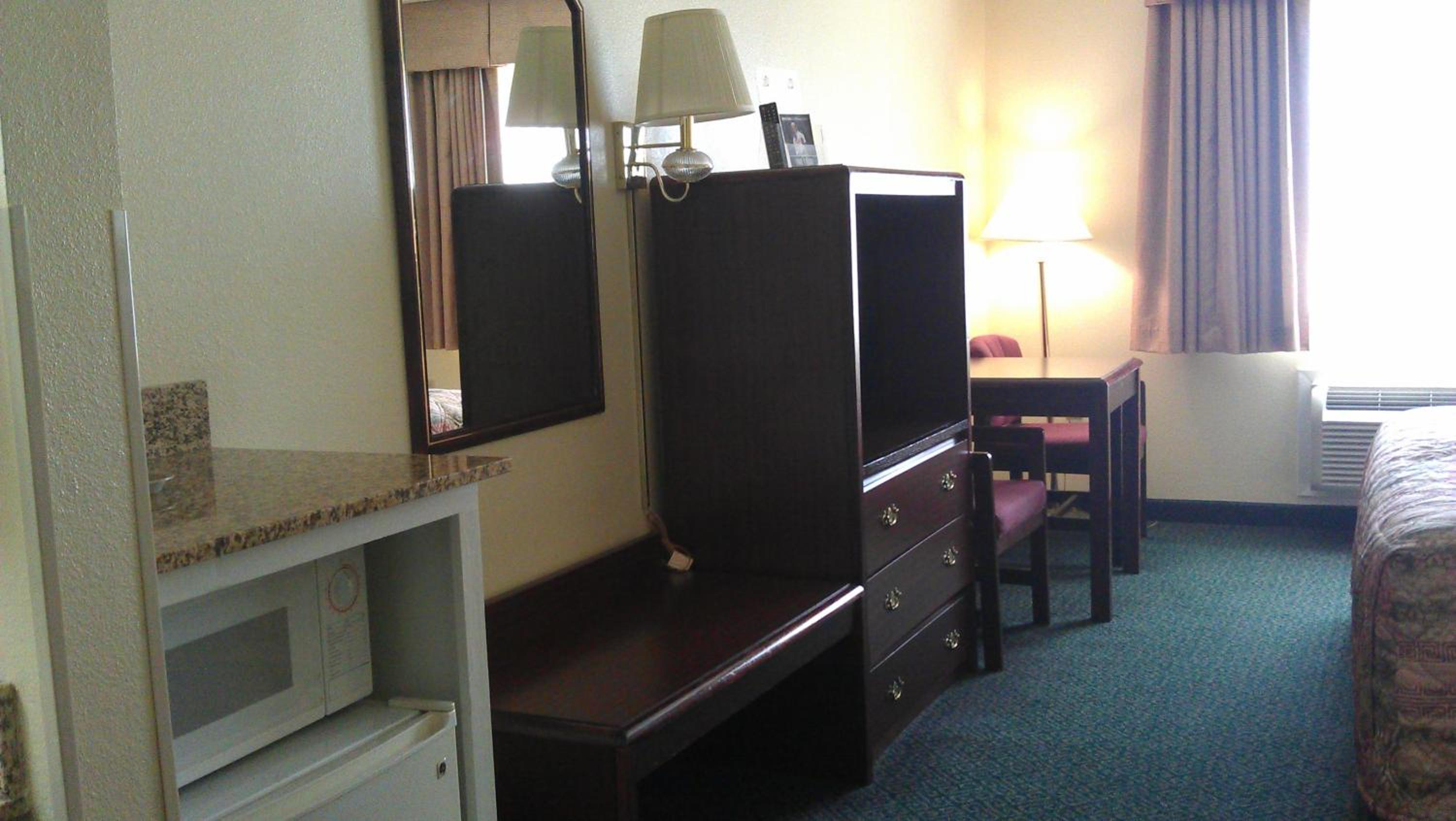 King Room - Non-Smoking - Photo 2