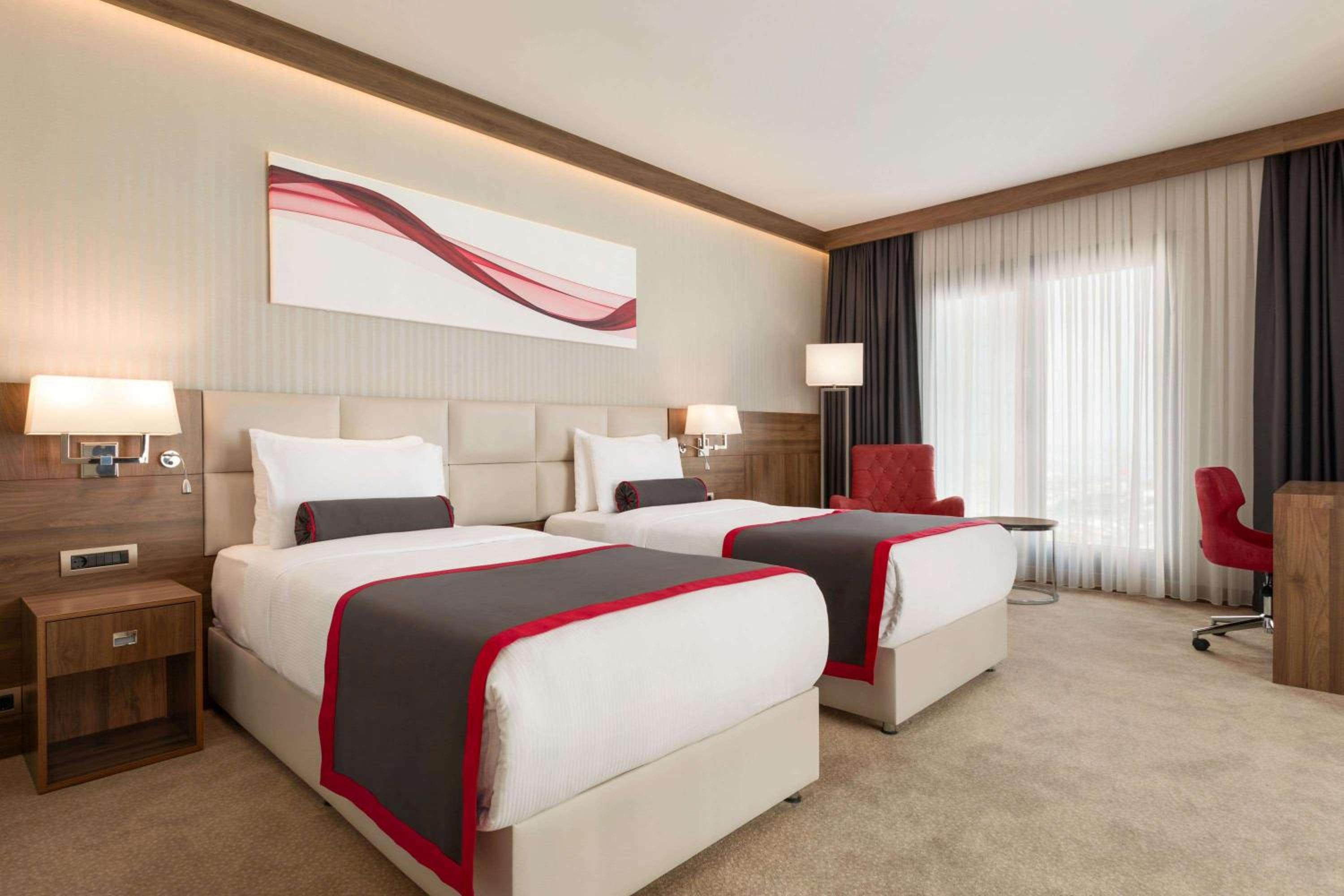 Deluxe Twin Room with Balcony photo 1
