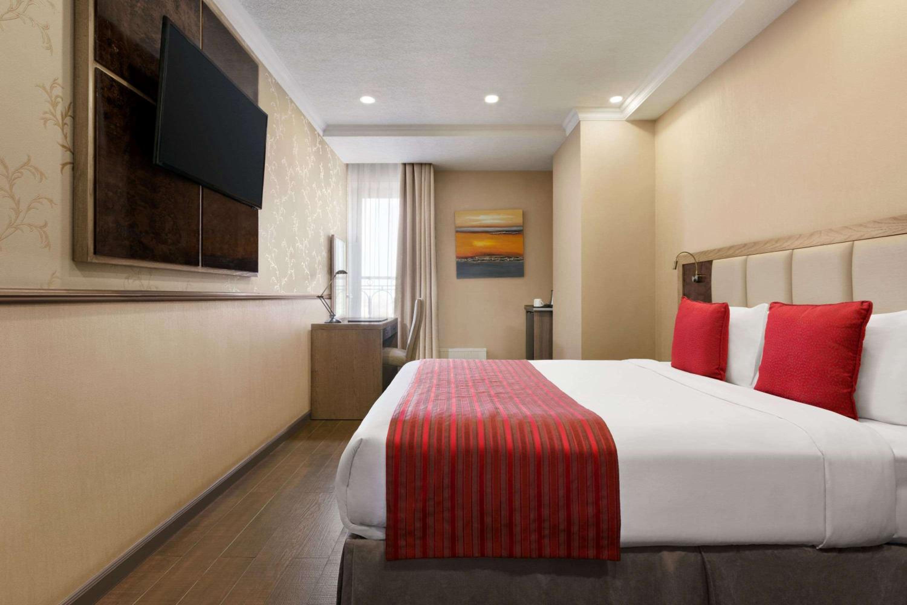 King Room - Non-Smoking - Photo 1