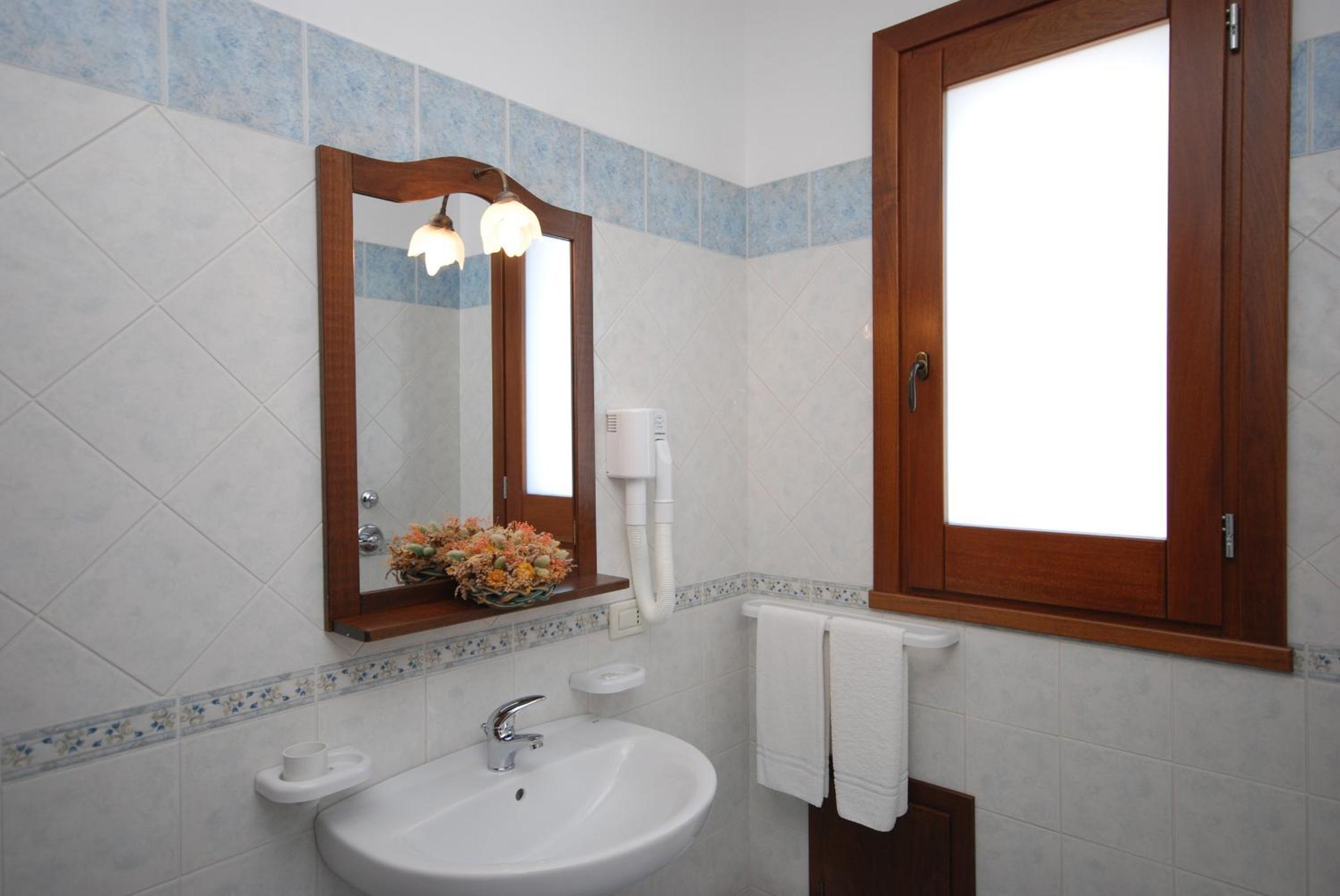 Superior Double Room with Balcony - Photo 5