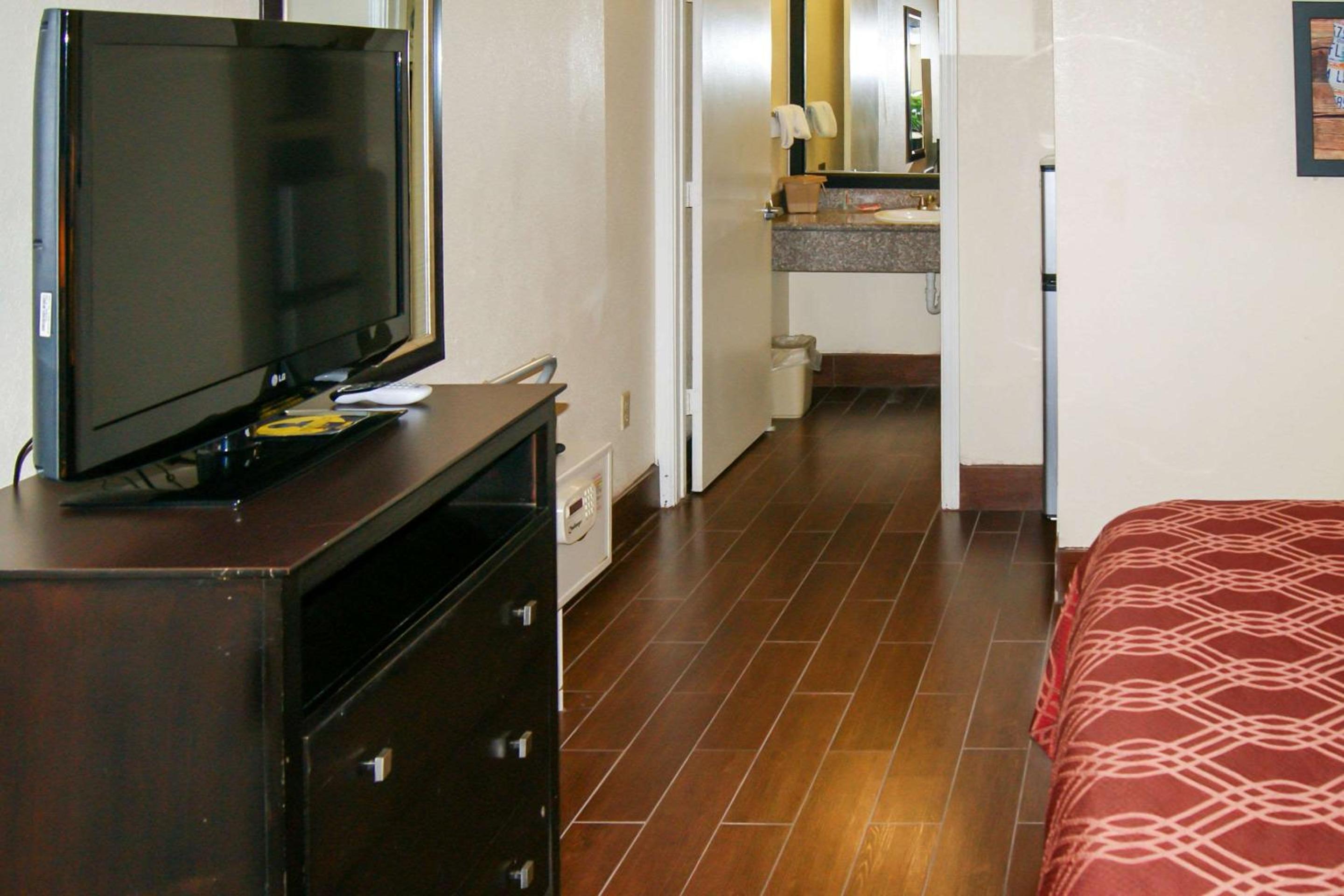 King Suite - Non-Smoking - Photo 1