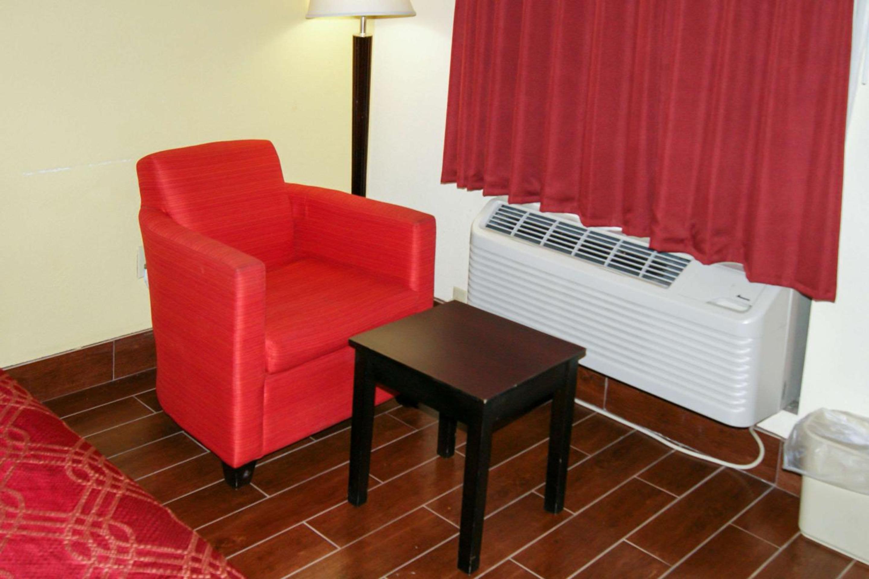 Queen Room with Two Queen Beds - Non-Smoking - Photo 1