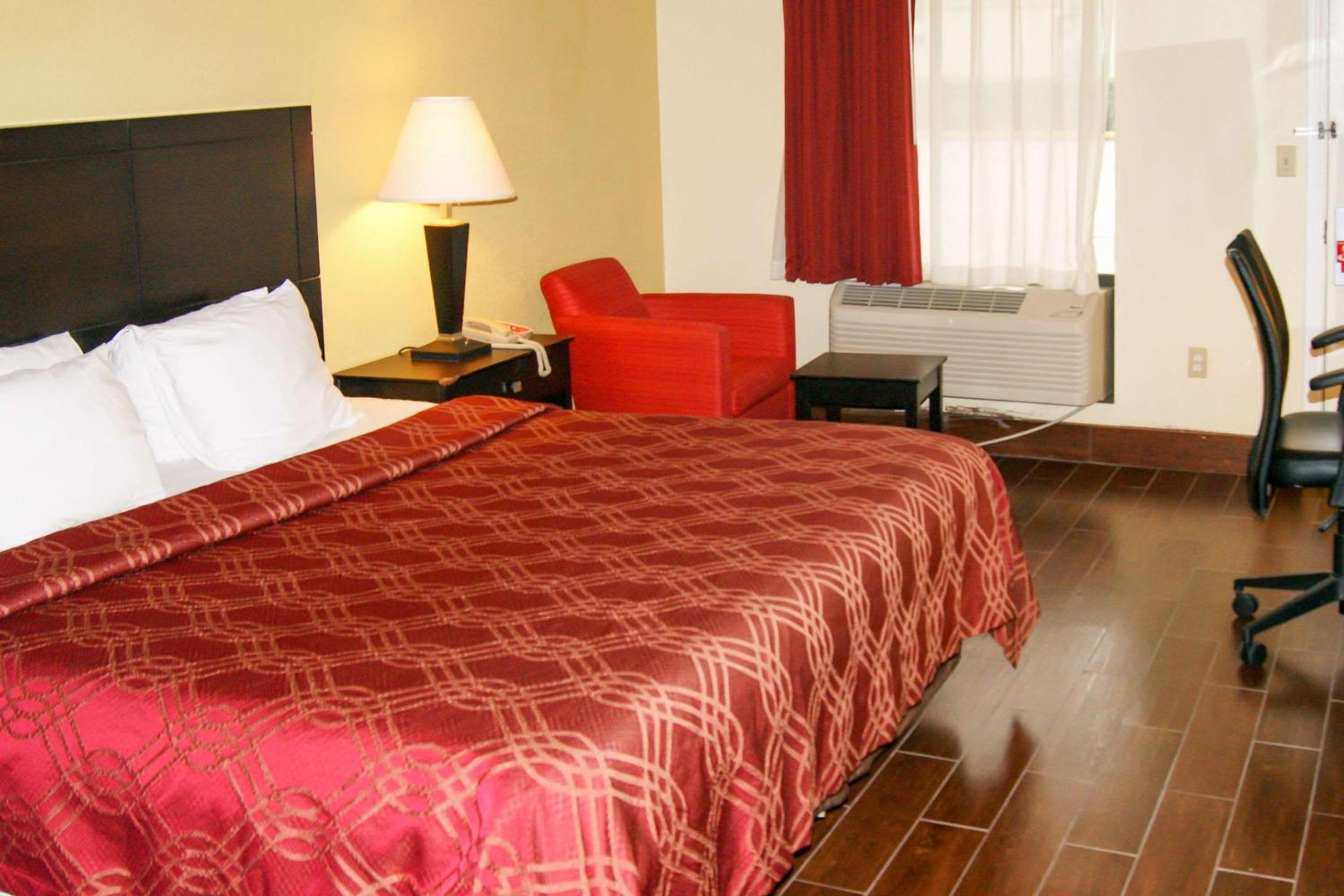 King Suite - Non-Smoking - Photo 7