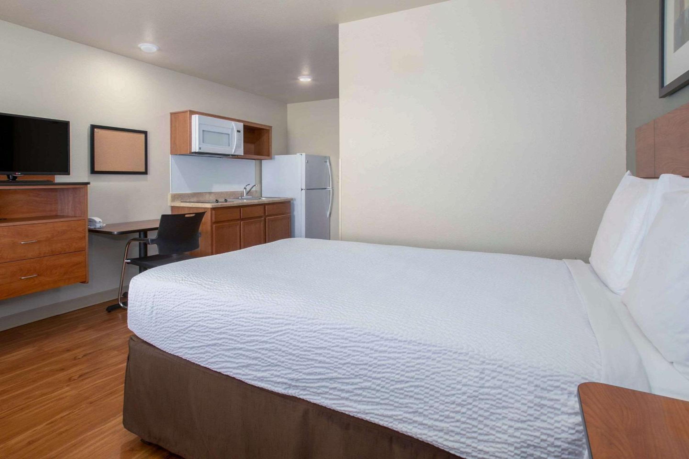 Double Suite with Tub - Accessible/Non Smoking