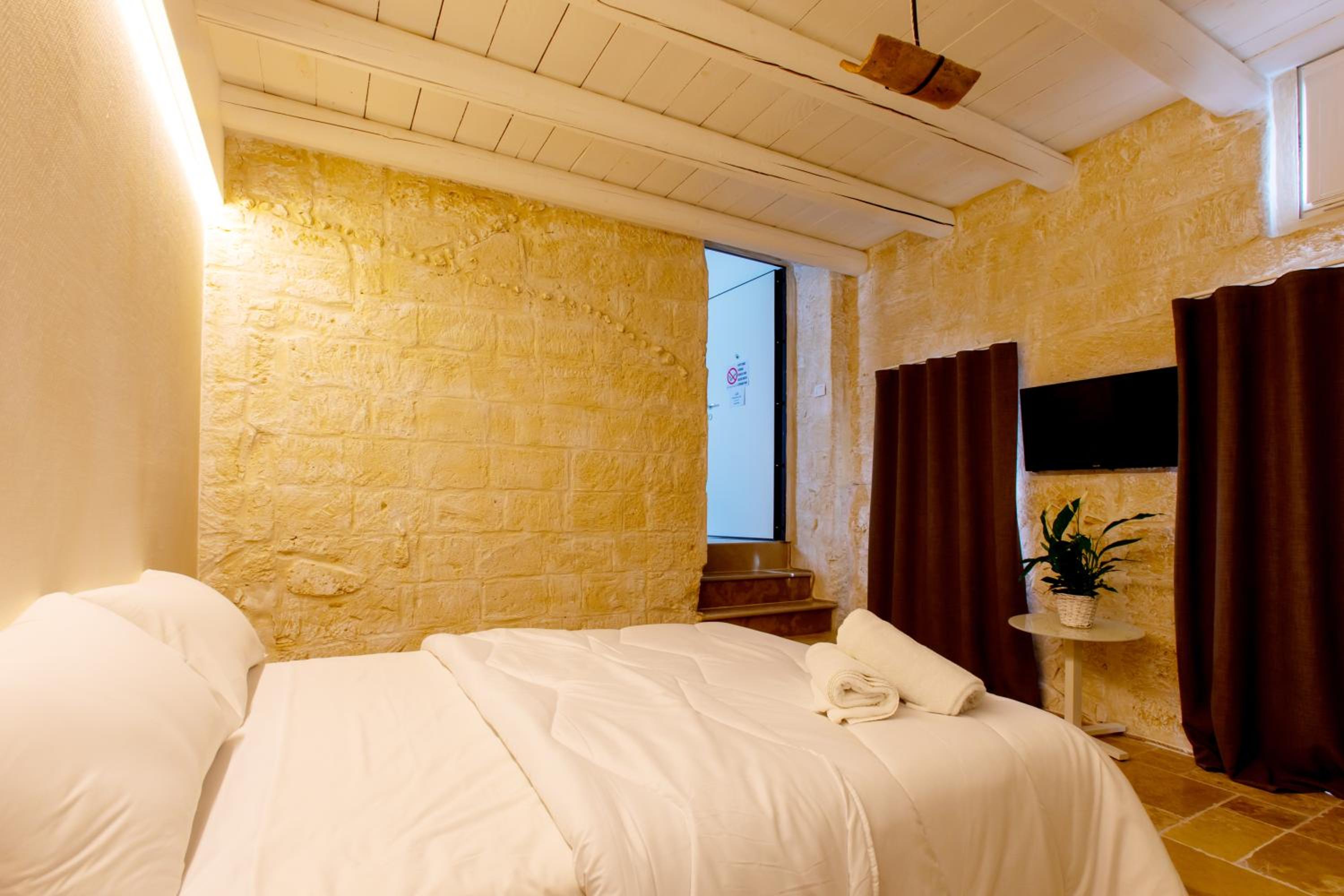 Large Double Room photo 2