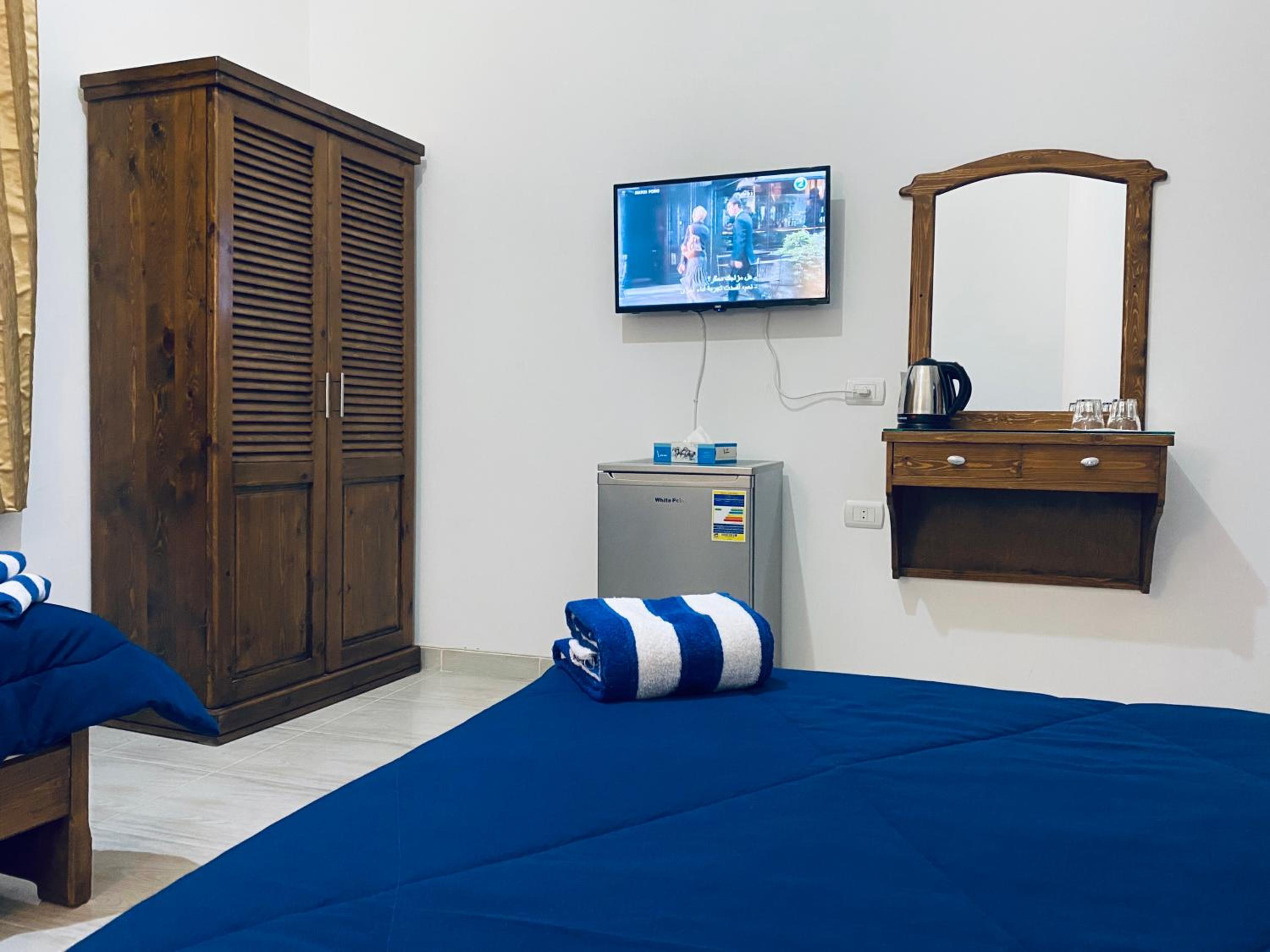 Standard Double or Twin Room - Photo 9