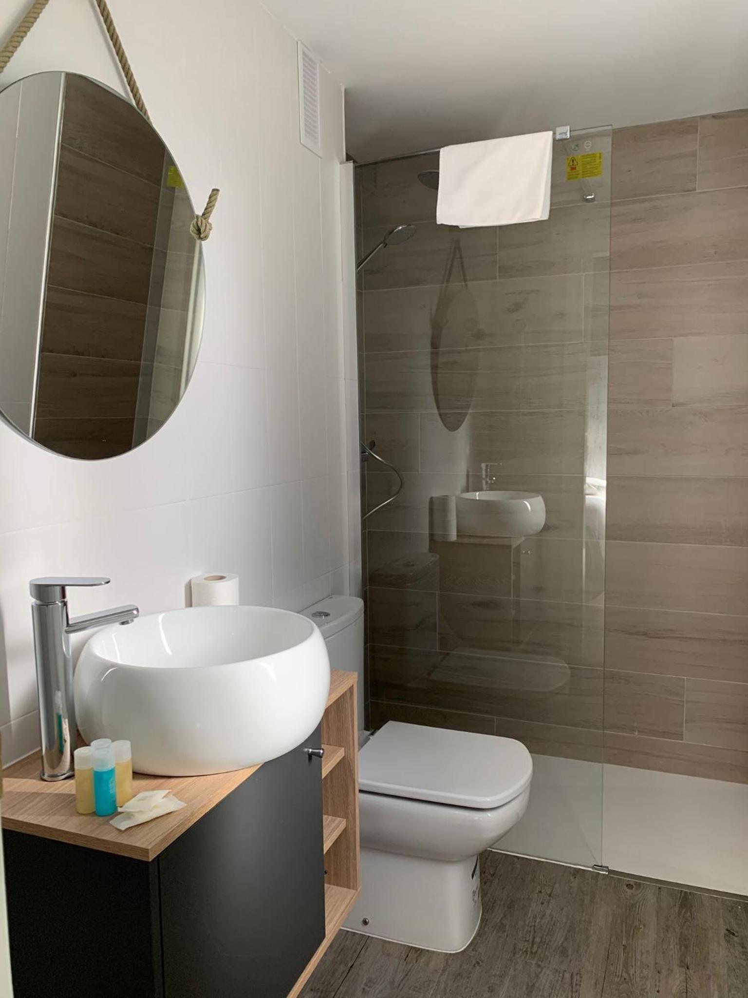 Deluxe Double or Twin Room - Photo 4
