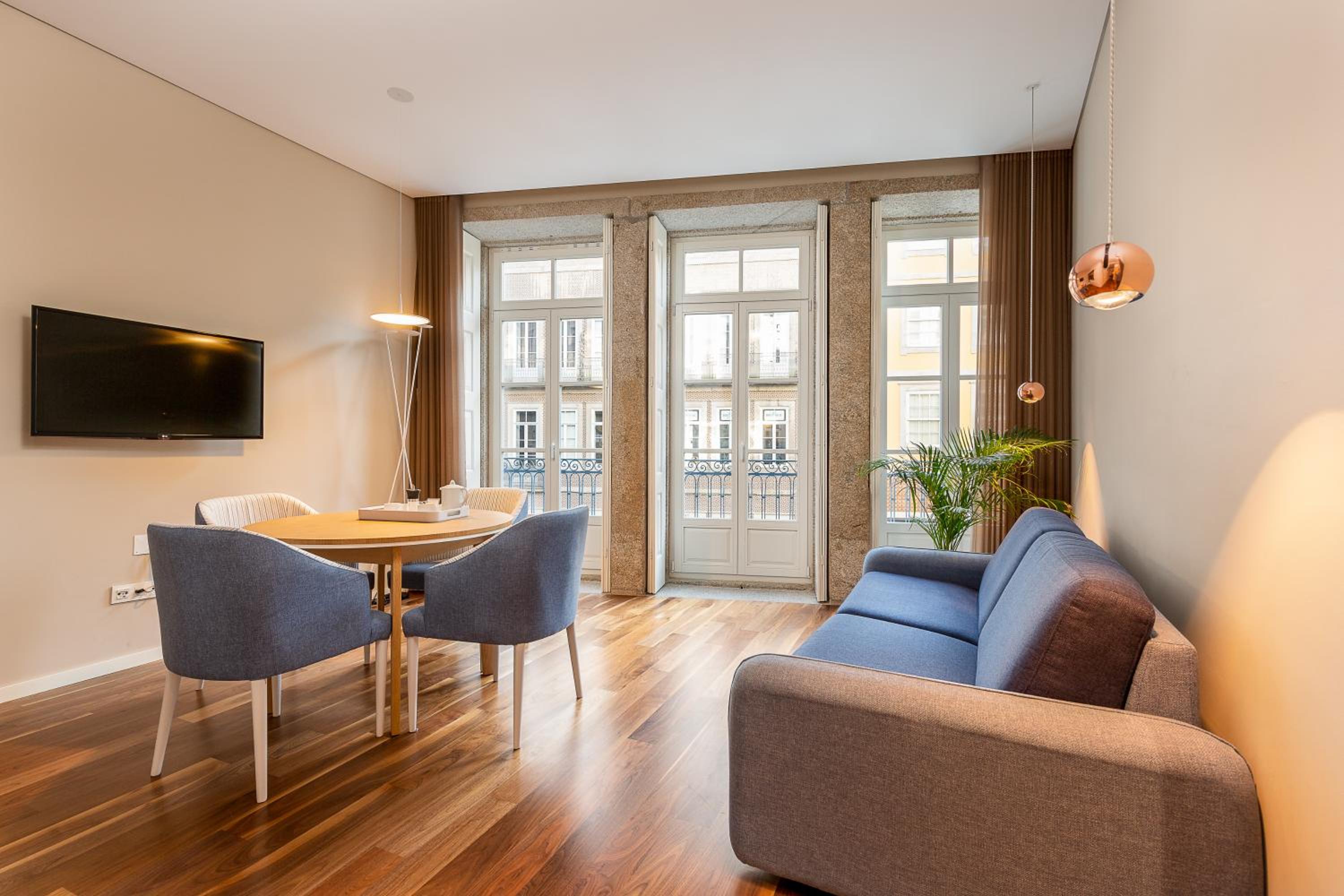 One-Bedroom Apartment with Balcony - Photo 3