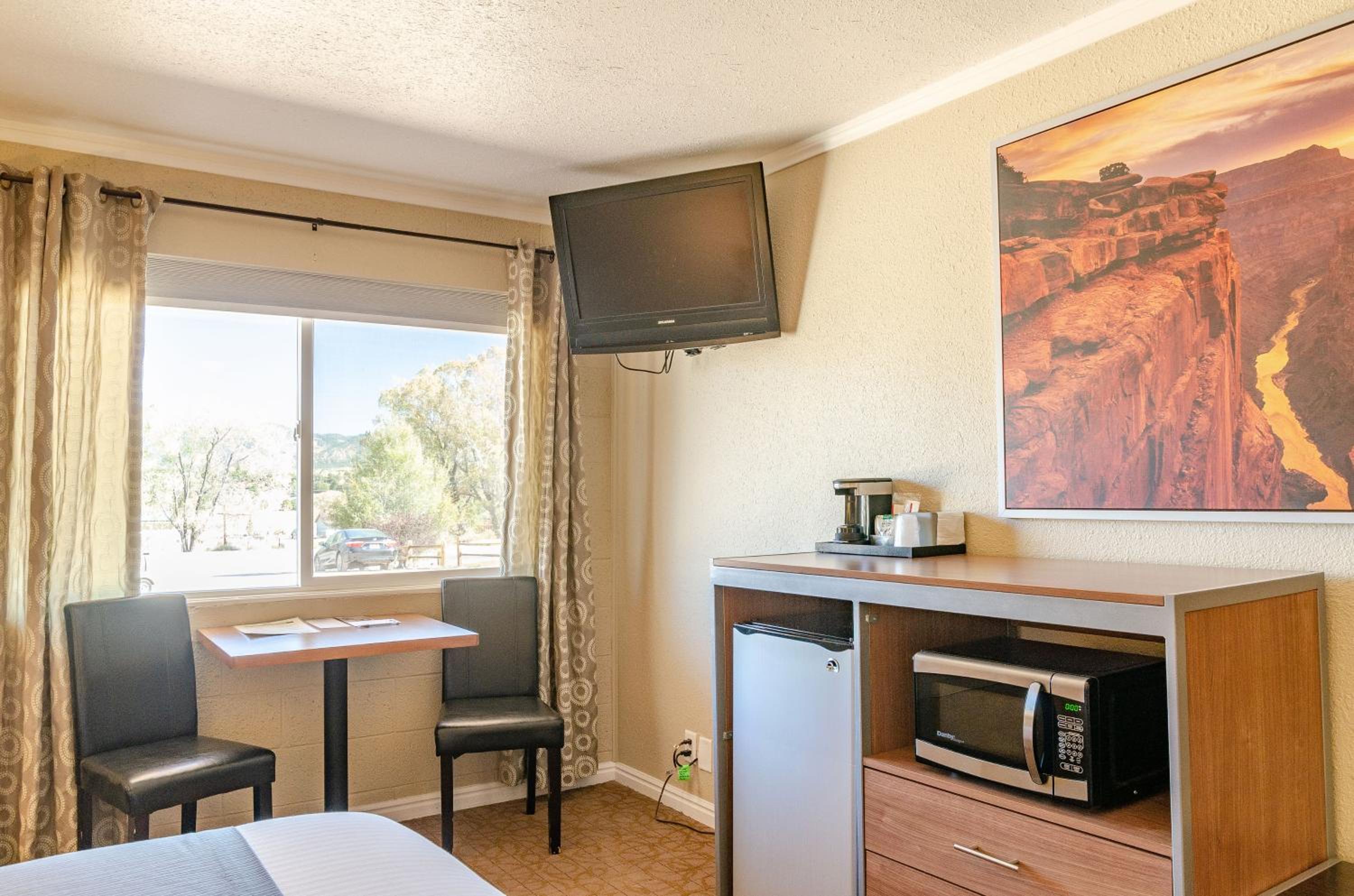 Standard Queen Room-Motel Section - Photo 3
