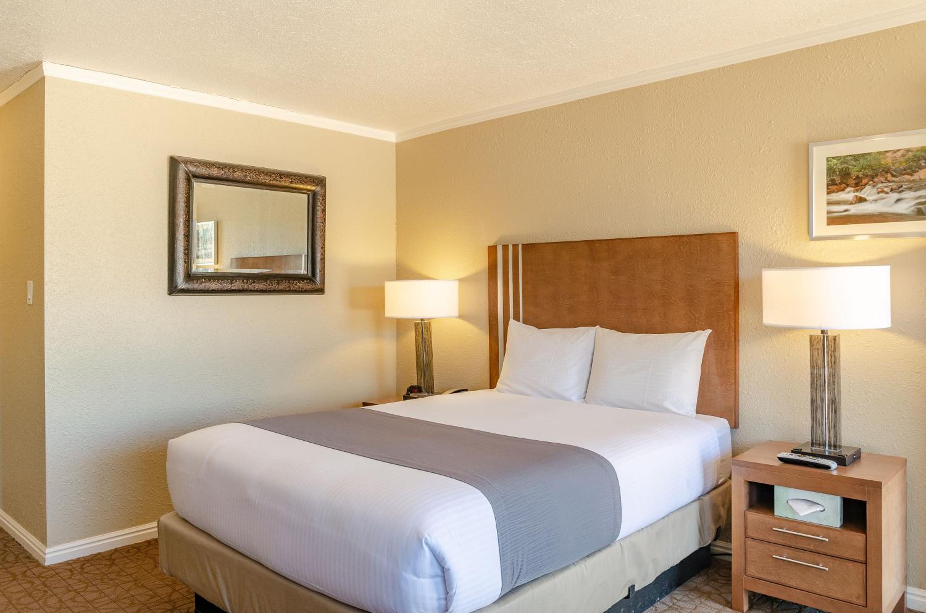Standard Queen Room-Motel Section - Photo 1