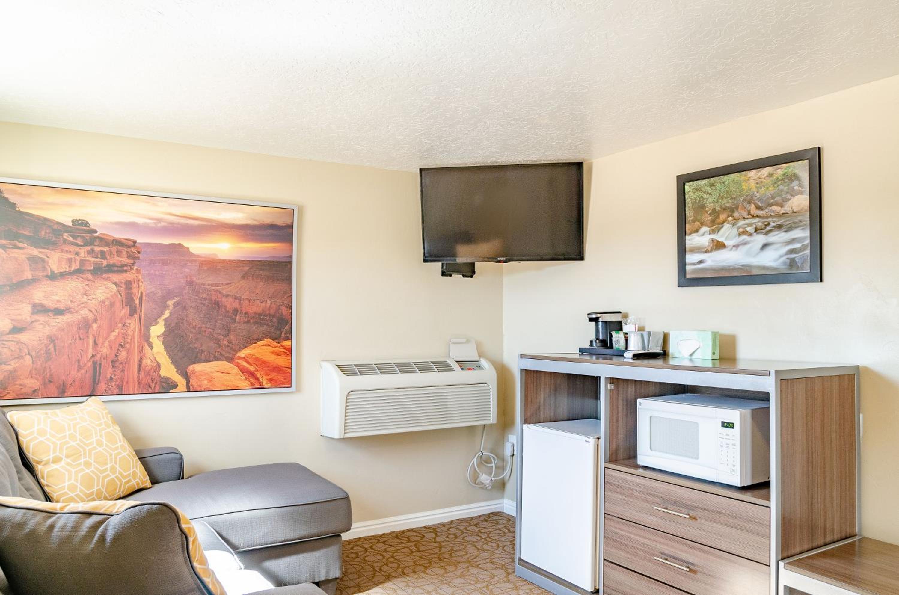 Standard Suite - Photo 3