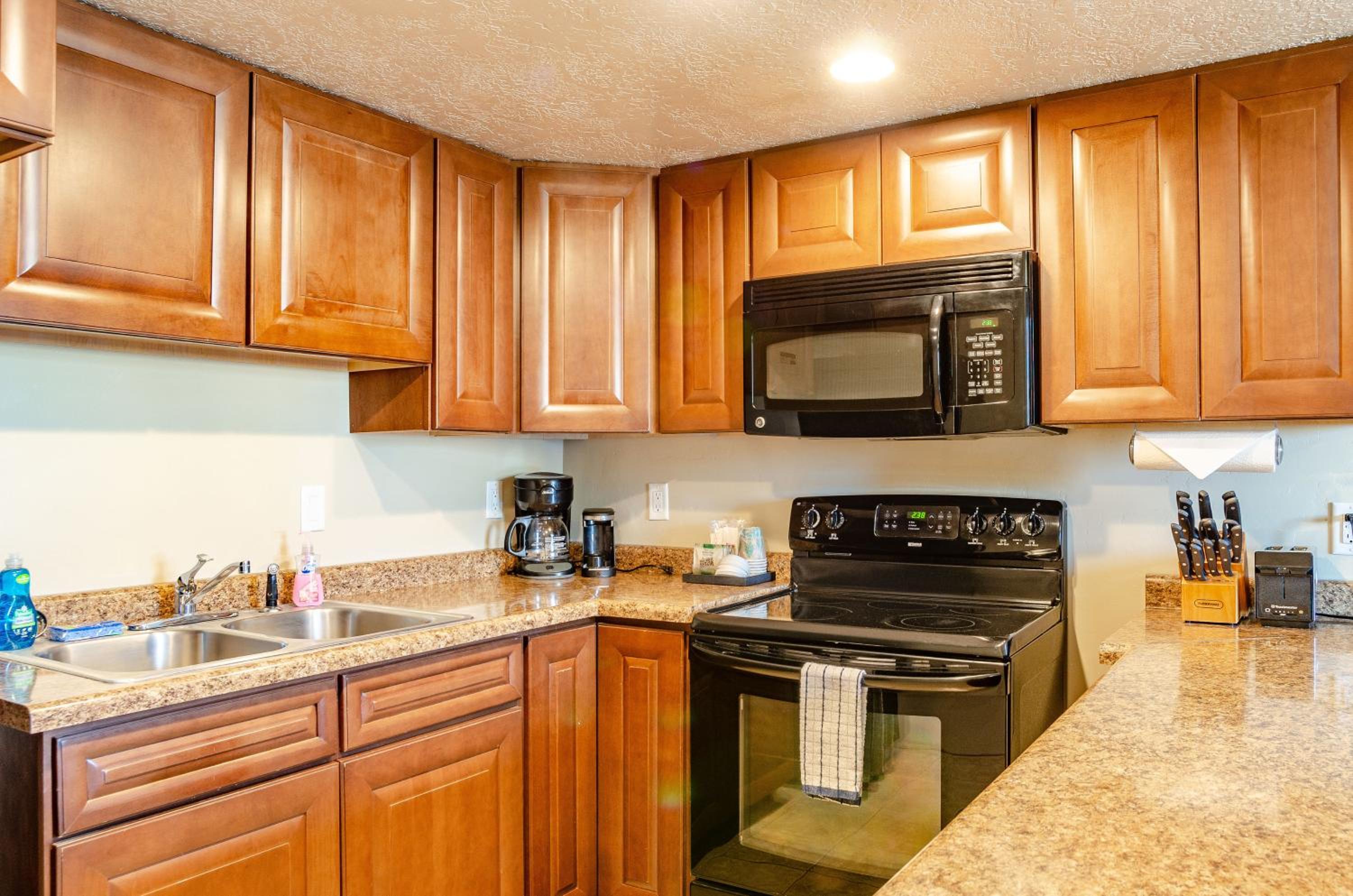 King Suite with Kitchen - Photo 7